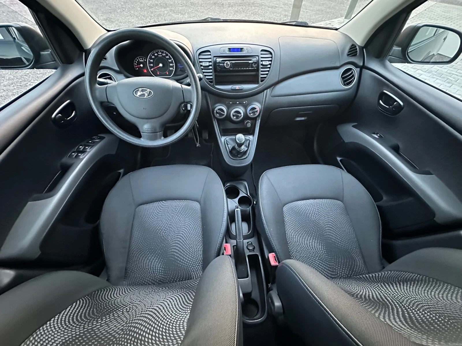 Hyundai I10 1.1* КЛИМА* РЕАЛНИ KM* 4 ЦИЛИНДЪРА*  - изображение 9 | Auto.bg Hyundai I10 1.1* КЛИМА* РЕАЛНИ KM* 4 ЦИЛИНДЪРА*  - изображение 9