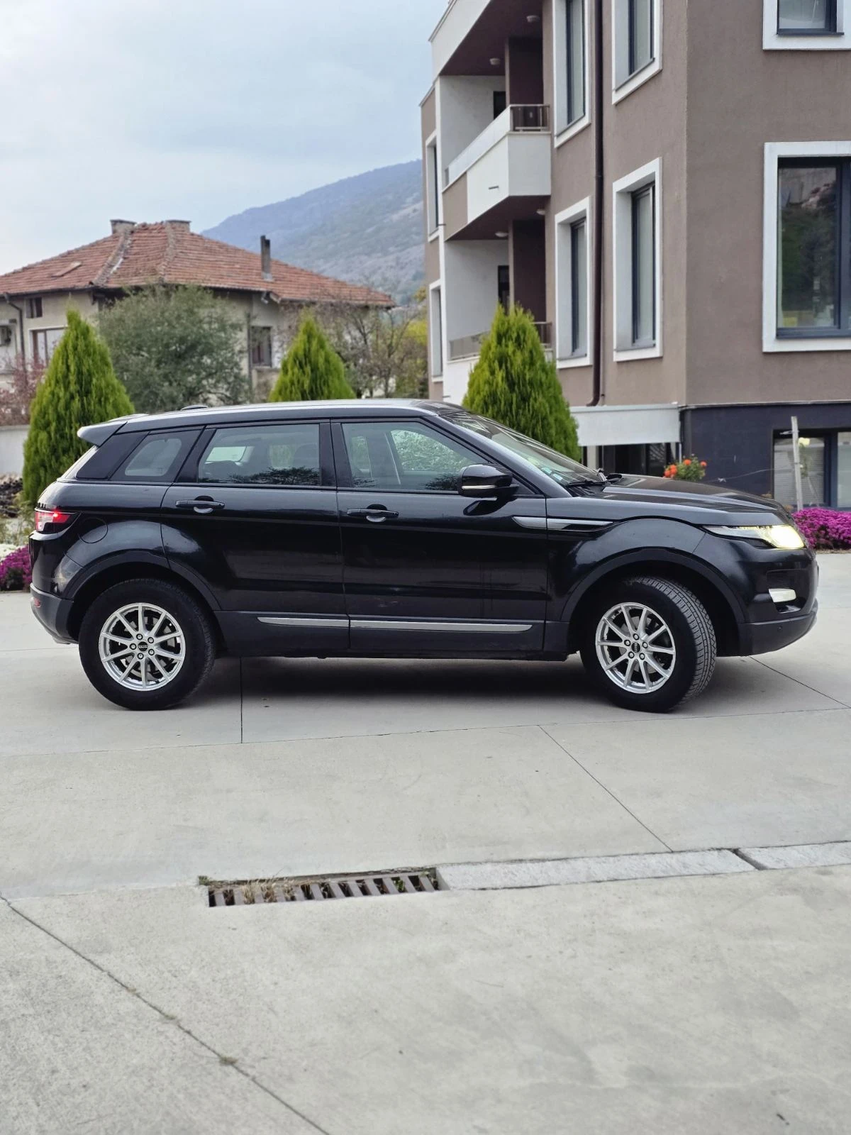 Land Rover Range Rover Evoque 2.2D 190 - изображение 5 | Auto.bg Land Rover Range Rover Evoque 2.2D 190 - изображение 5