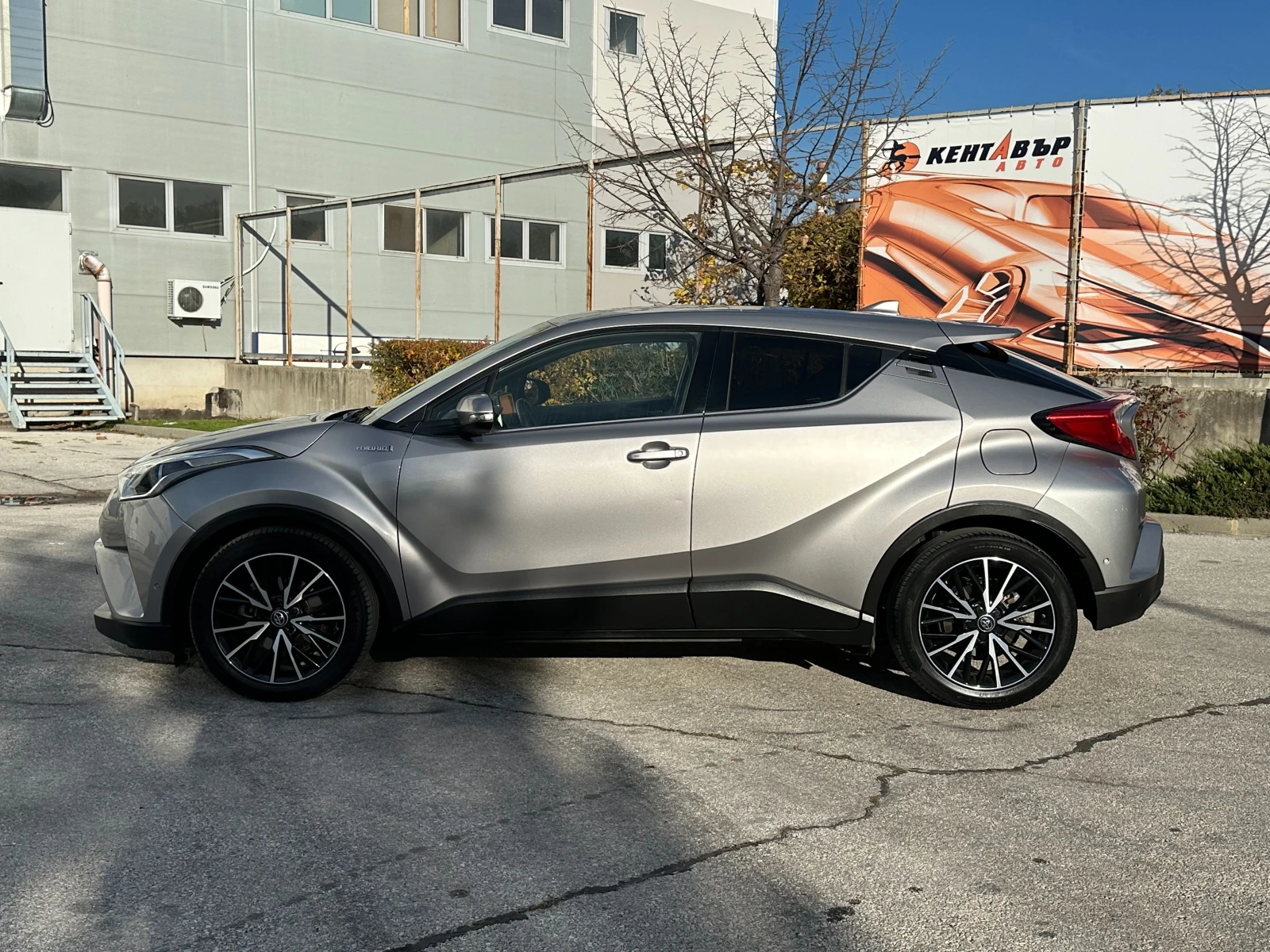 Toyota C-HR Гаранция/1.8 Hybrid - изображение 2 | Auto.bg Toyota C-HR Гаранция/1.8 Hybrid - изображение 2