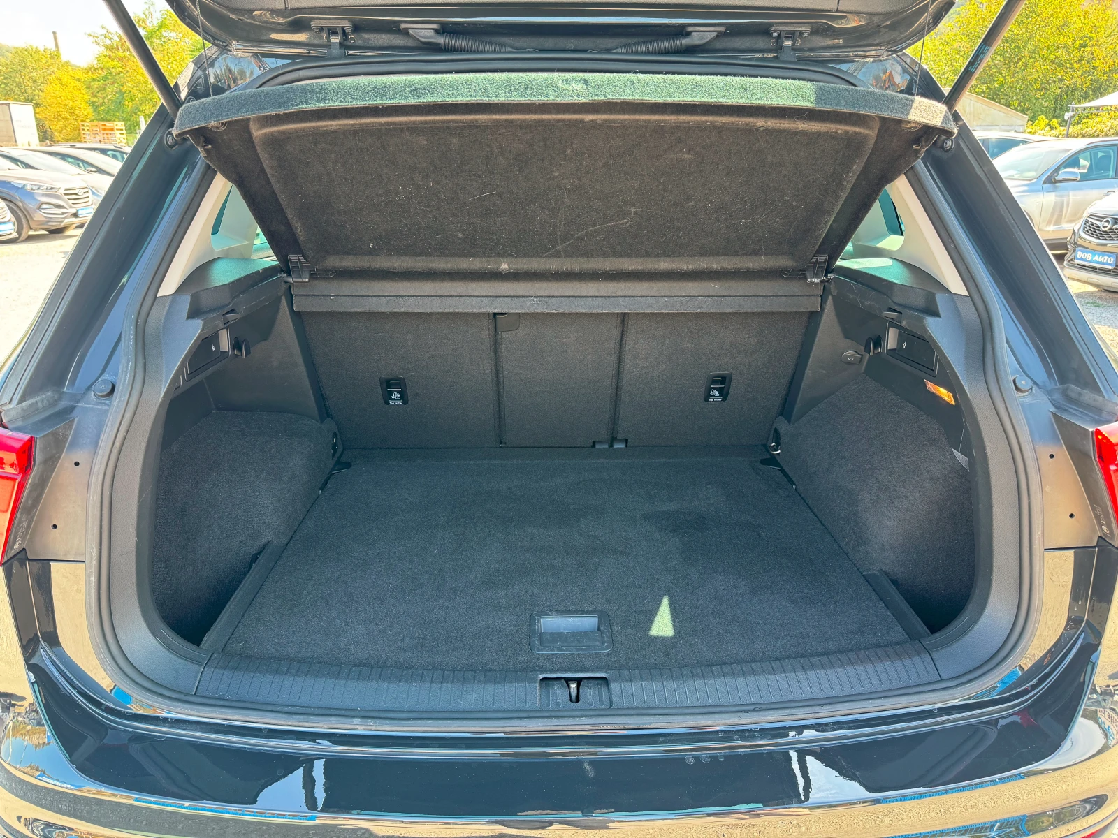 VW Tiguan 2.0tdi-150k.cДИСТРОНИК!САМОПАРКИРАНЕ!КАМЕРА!НАВИГ - изображение 10 | Auto.bg VW Tiguan 2.0tdi-150k.cДИСТРОНИК!САМОПАРКИРАНЕ!КАМЕРА!НАВИГ - изображение 10