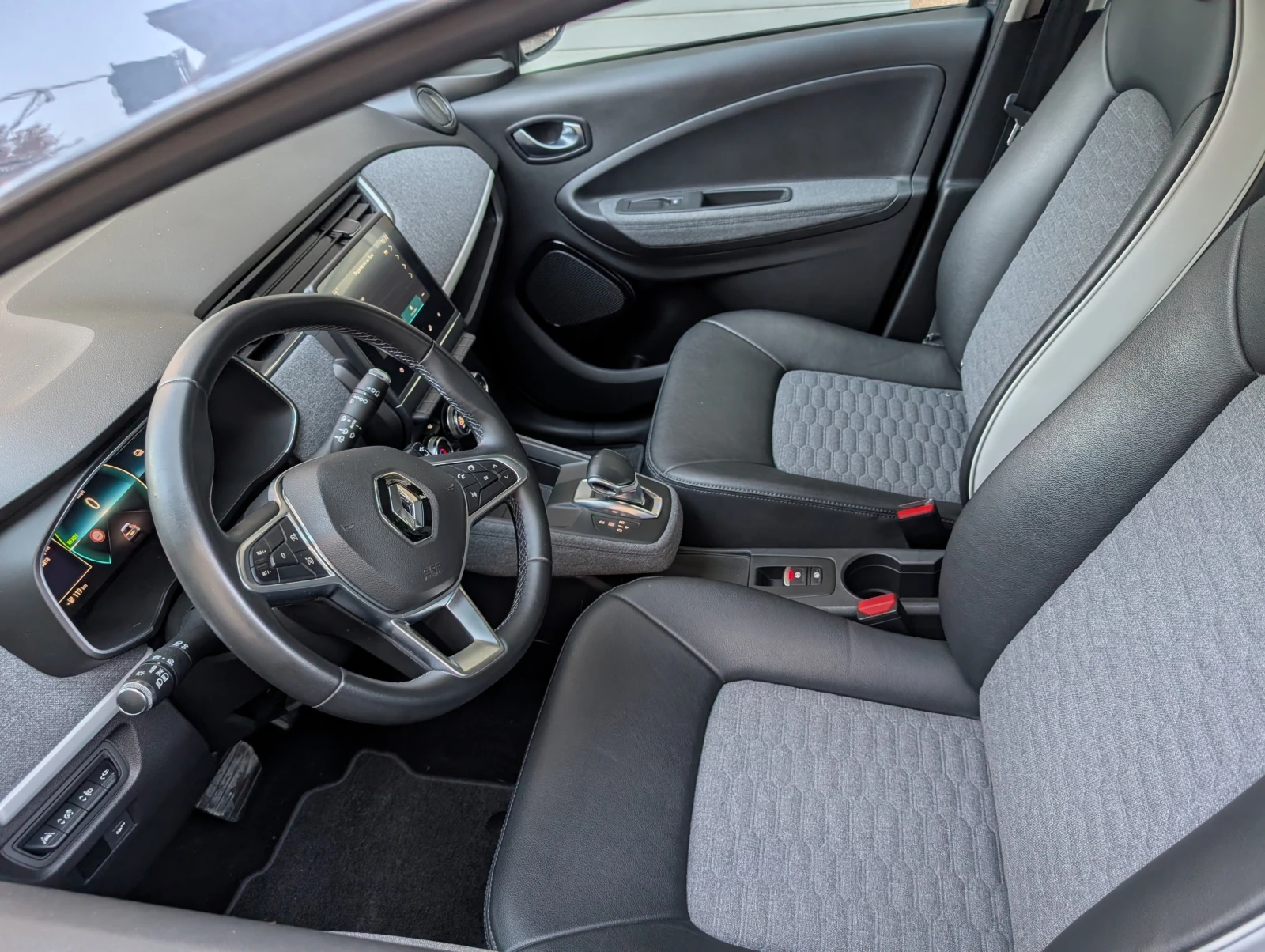 Renault Zoe 52kWh_CCS_Камера_Пред/Зад.пактр_SoH 96%_Сертиф - изображение 8 | Auto.bg Renault Zoe 52kWh_CCS_Камера_Пред/Зад.пактр_SoH 96%_Сертиф - изображение 8