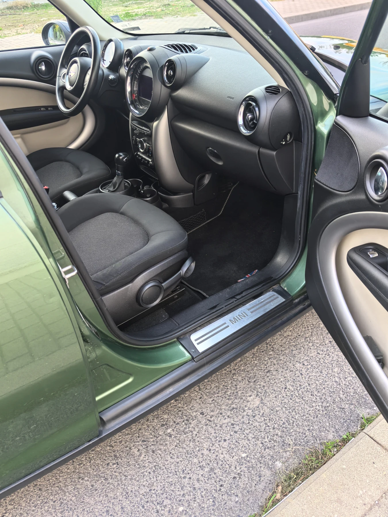 Mini Countryman Cooper D, NAVI, амбиентно осветление  - изображение 8 | Auto.bg Mini Countryman Cooper D, NAVI, амбиентно осветление  - изображение 8