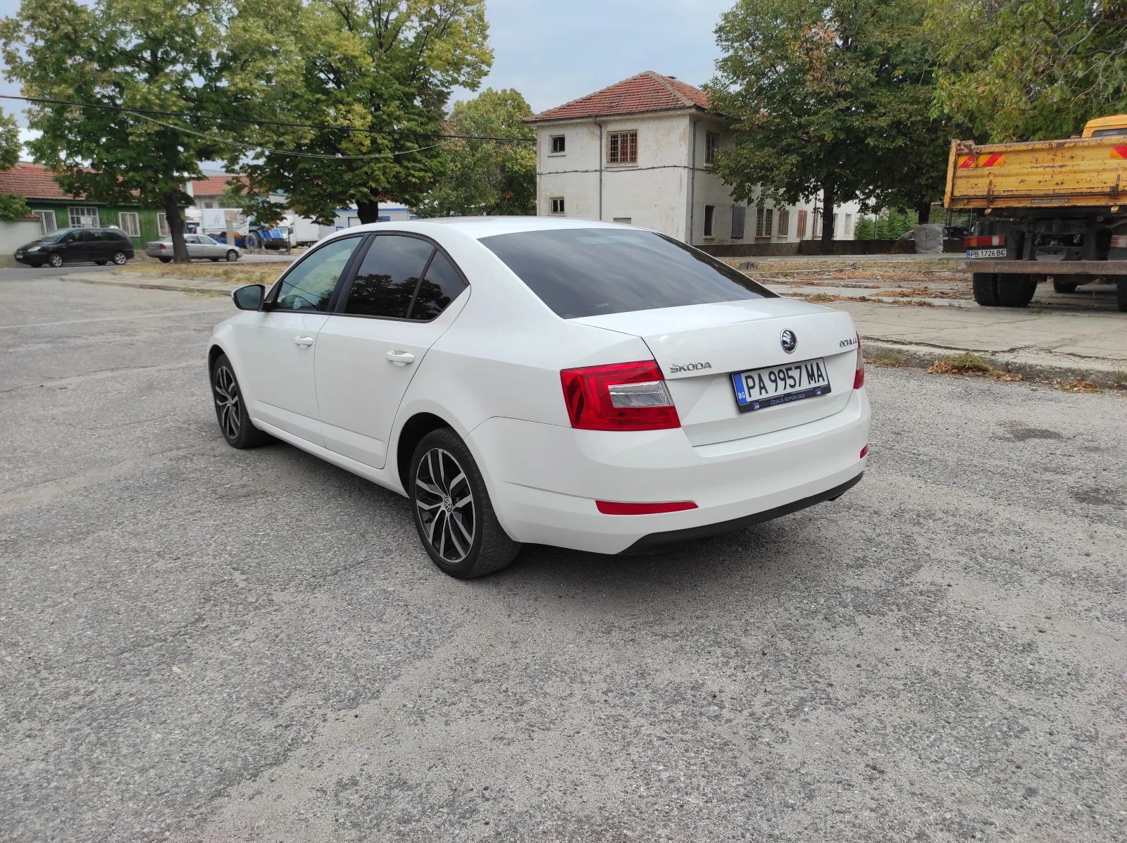 Skoda Octavia 1.6 TDI 90ks - изображение 5 | Auto.bg Skoda Octavia 1.6 TDI 90ks - изображение 5