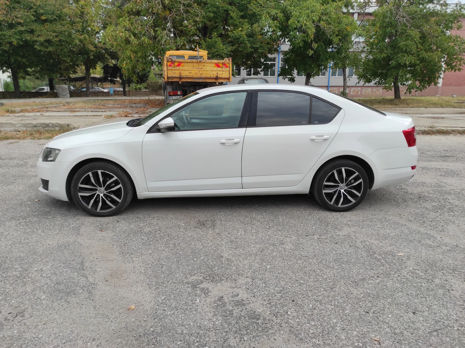 Skoda Octavia 1.6 TDI 90ks - изображение 4 | Auto.bg Skoda Octavia 1.6 TDI 90ks - изображение 4