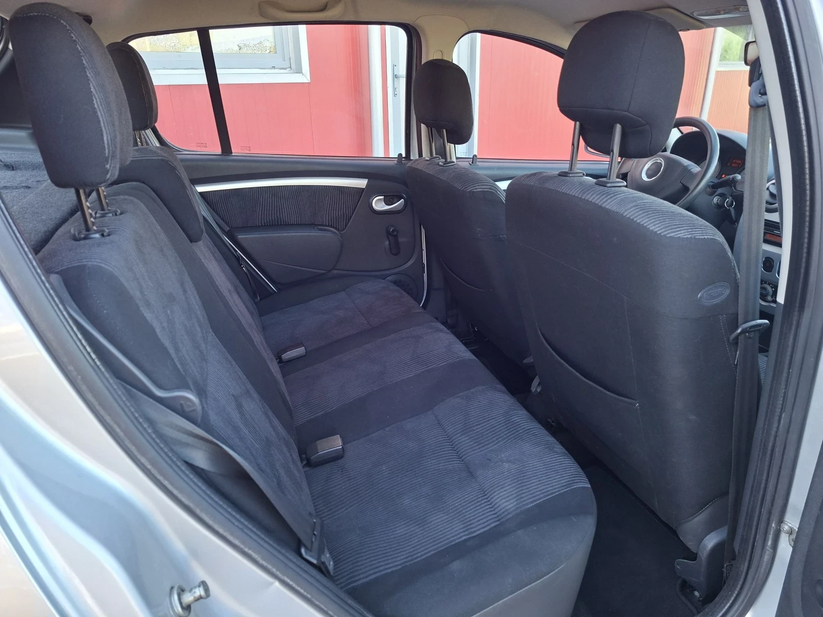 Dacia Sandero 1.4. 16v.бензин - изображение 8 | Auto.bg Dacia Sandero 1.4. 16v.бензин - изображение 8