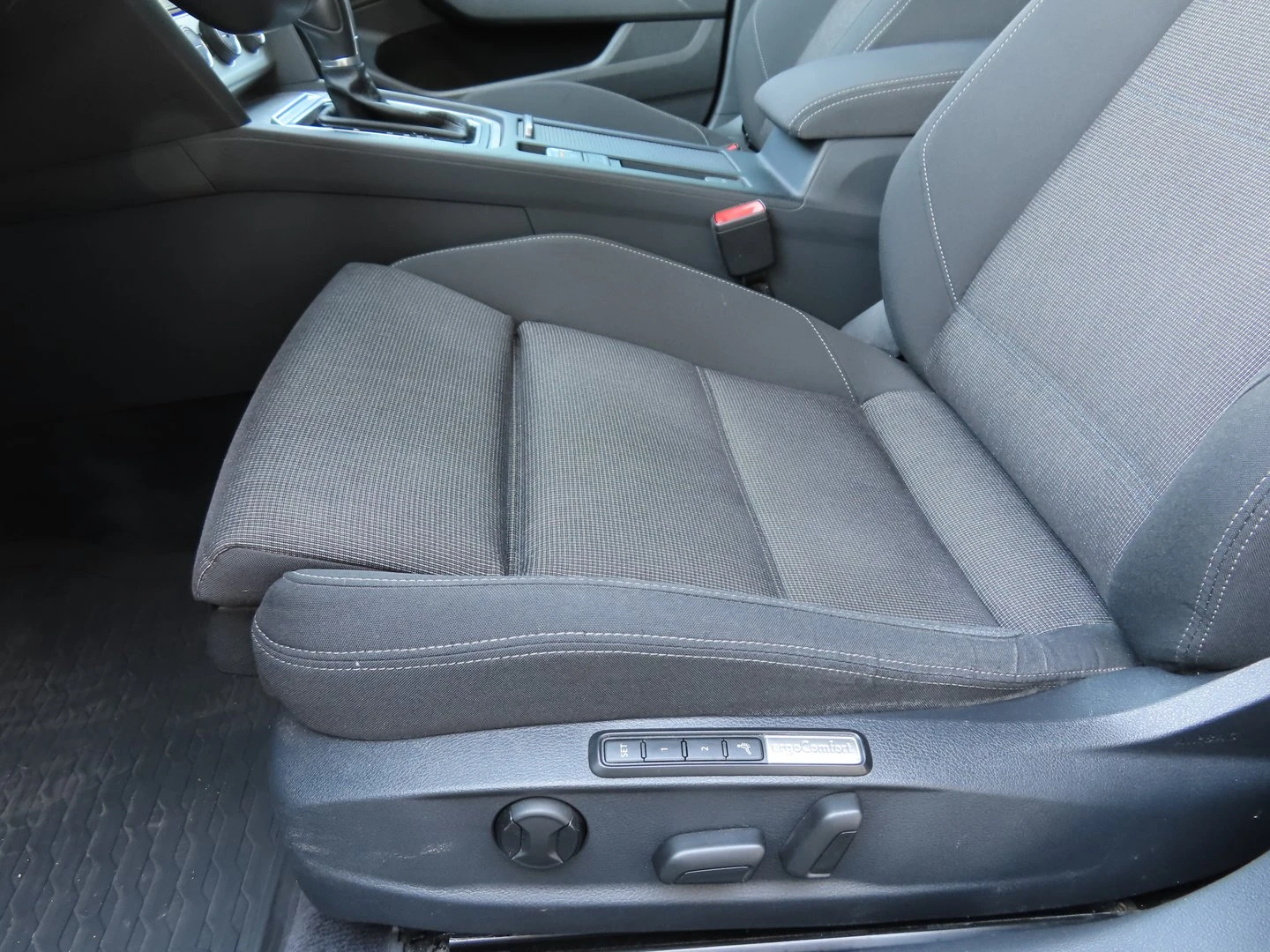 VW Passat Comfortline 2.0TDI BMT - изображение 6 | Auto.bg VW Passat Comfortline 2.0TDI BMT - изображение 6