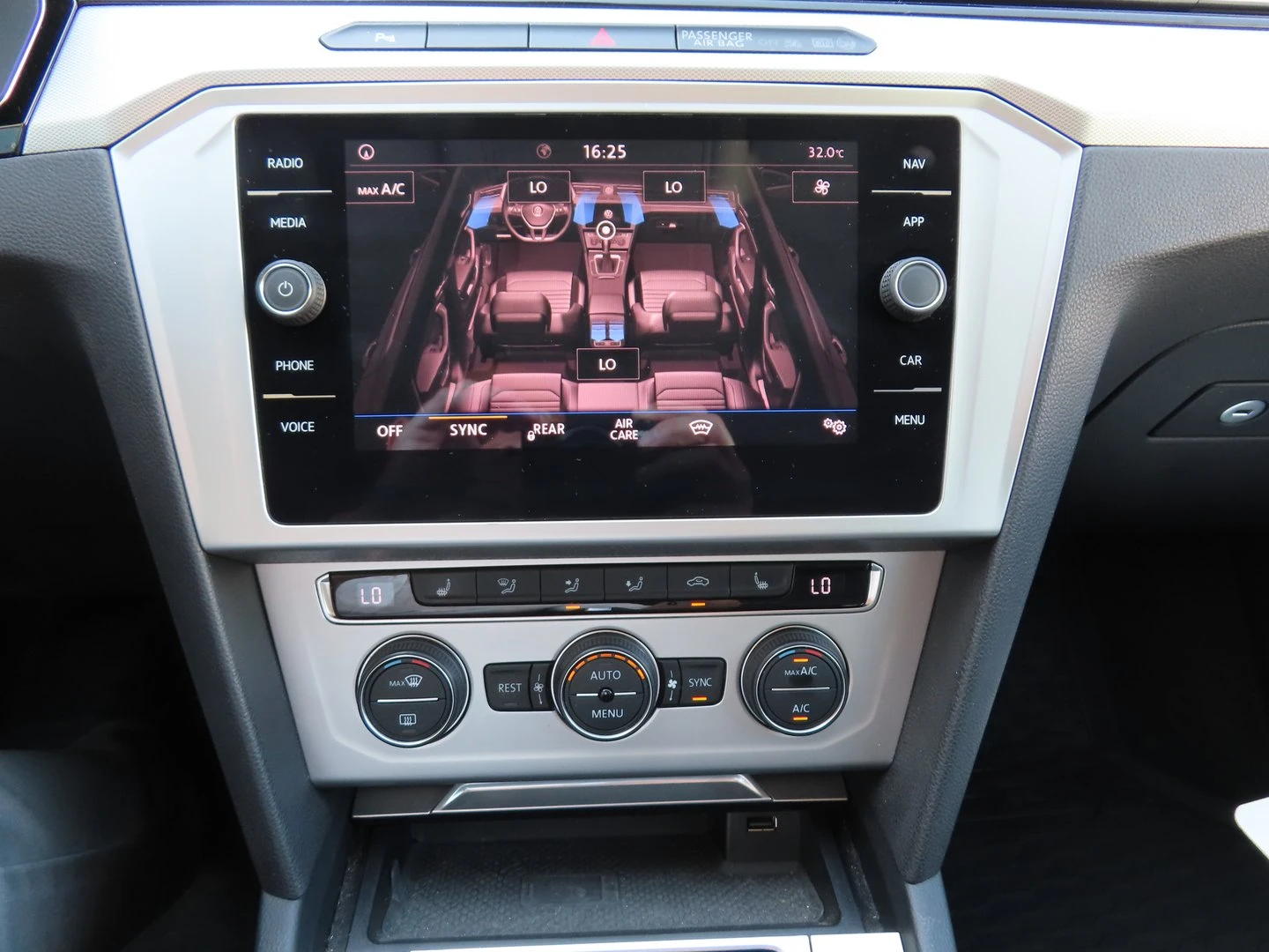 VW Passat Comfortline 2.0TDI BMT - изображение 10 | Auto.bg VW Passat Comfortline 2.0TDI BMT - изображение 10