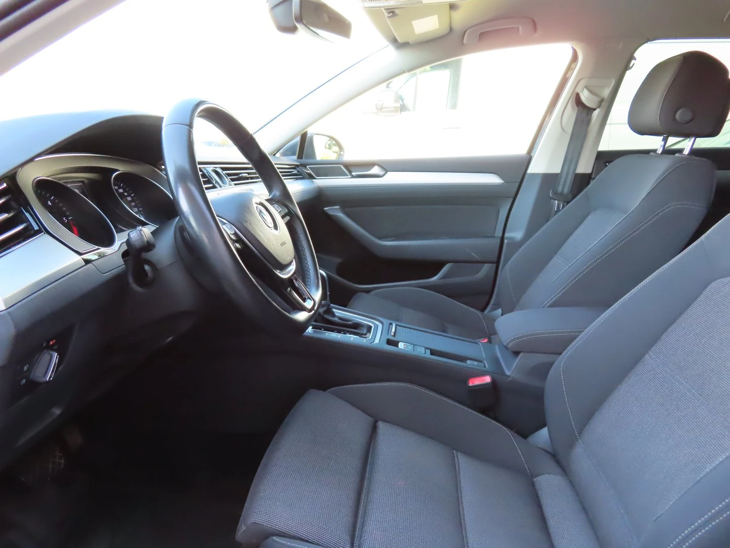 VW Passat Comfortline 2.0TDI BMT - изображение 5 | Auto.bg VW Passat Comfortline 2.0TDI BMT - изображение 5