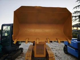 Други специализирани машини Komatsu ТОВАРАЧ верижен | Auto.bg — изображение 8 Други специализирани машини Komatsu ТОВАРАЧ верижен | Auto.bg — изображение 8