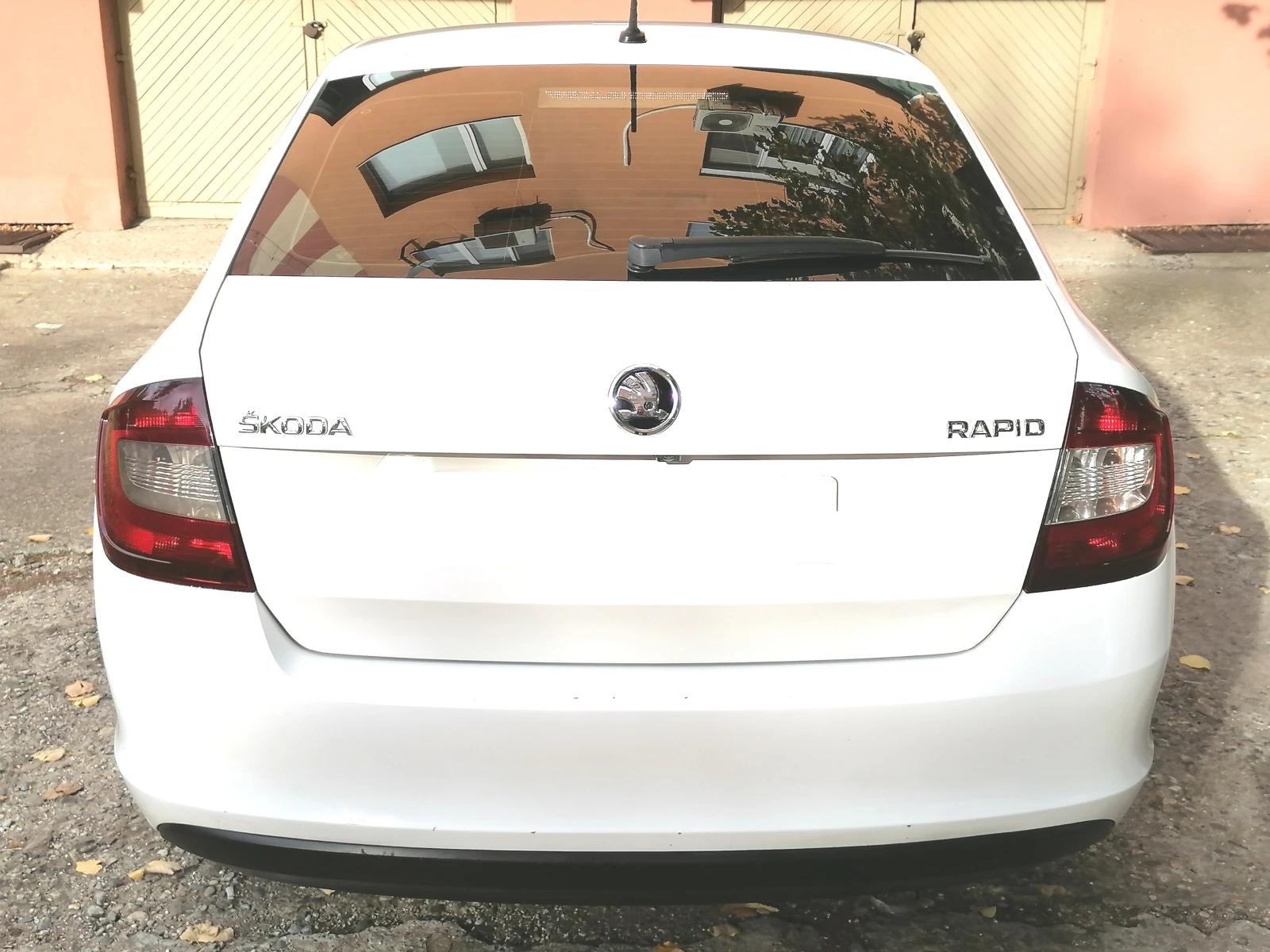 Skoda Rapid 1.6TDI 115k.c. - изображение 6 | Auto.bg Skoda Rapid 1.6TDI 115k.c. - изображение 6