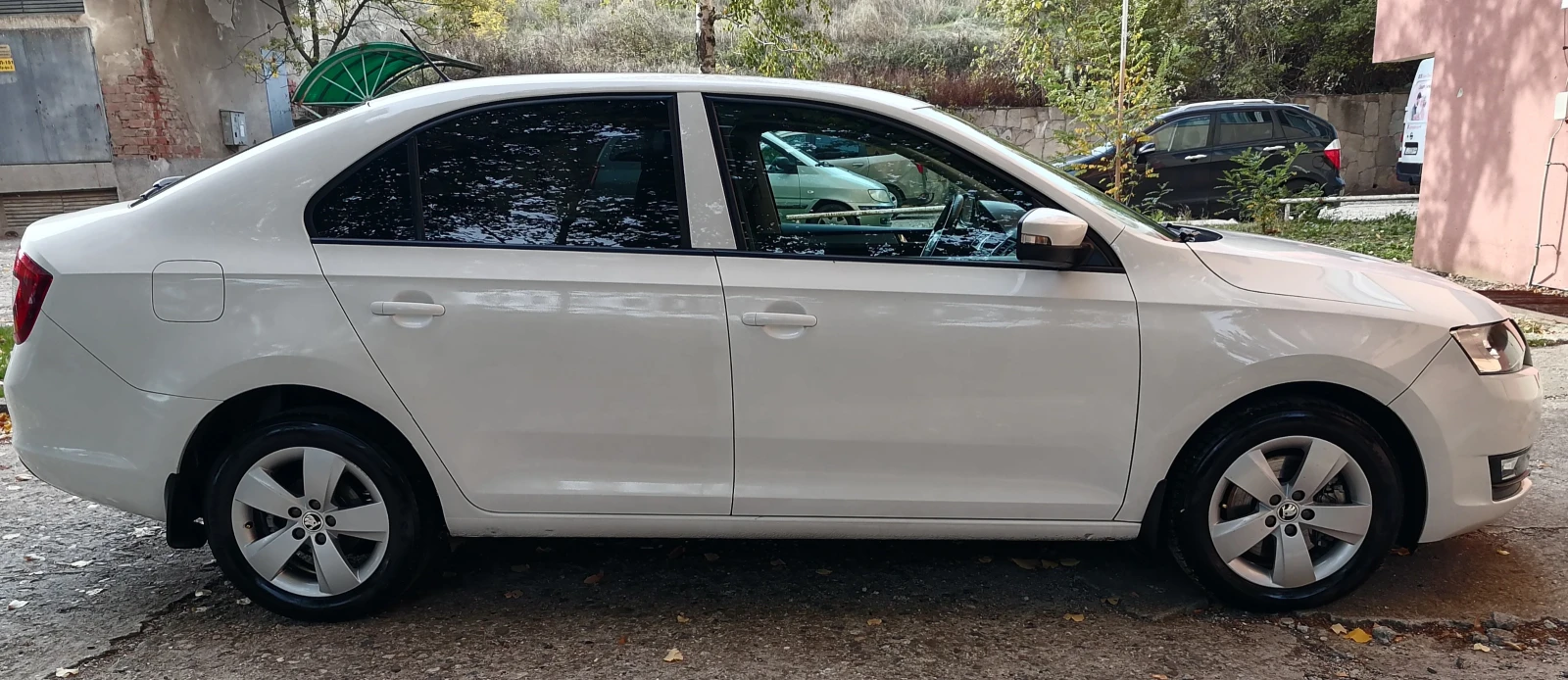 Skoda Rapid 1.6TDI 115k.c. - изображение 8 | Auto.bg Skoda Rapid 1.6TDI 115k.c. - изображение 8