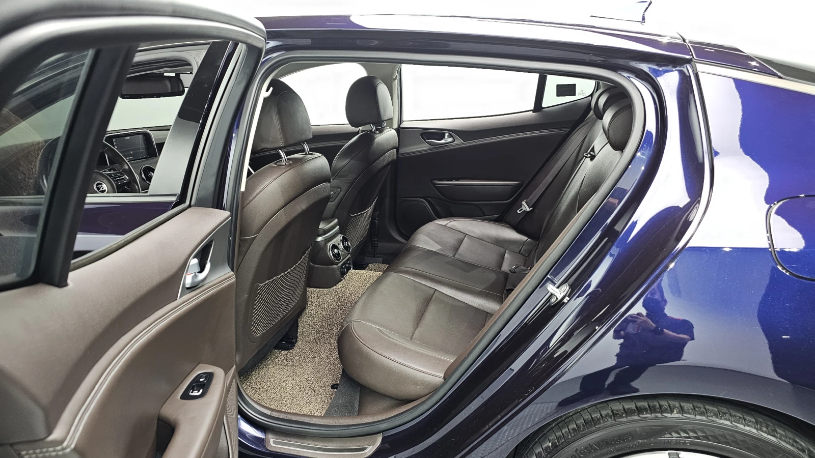 Kia Stinger 2.0T AWD DREAM EDITION - изображение 10 | Auto.bg Kia Stinger 2.0T AWD DREAM EDITION - изображение 10