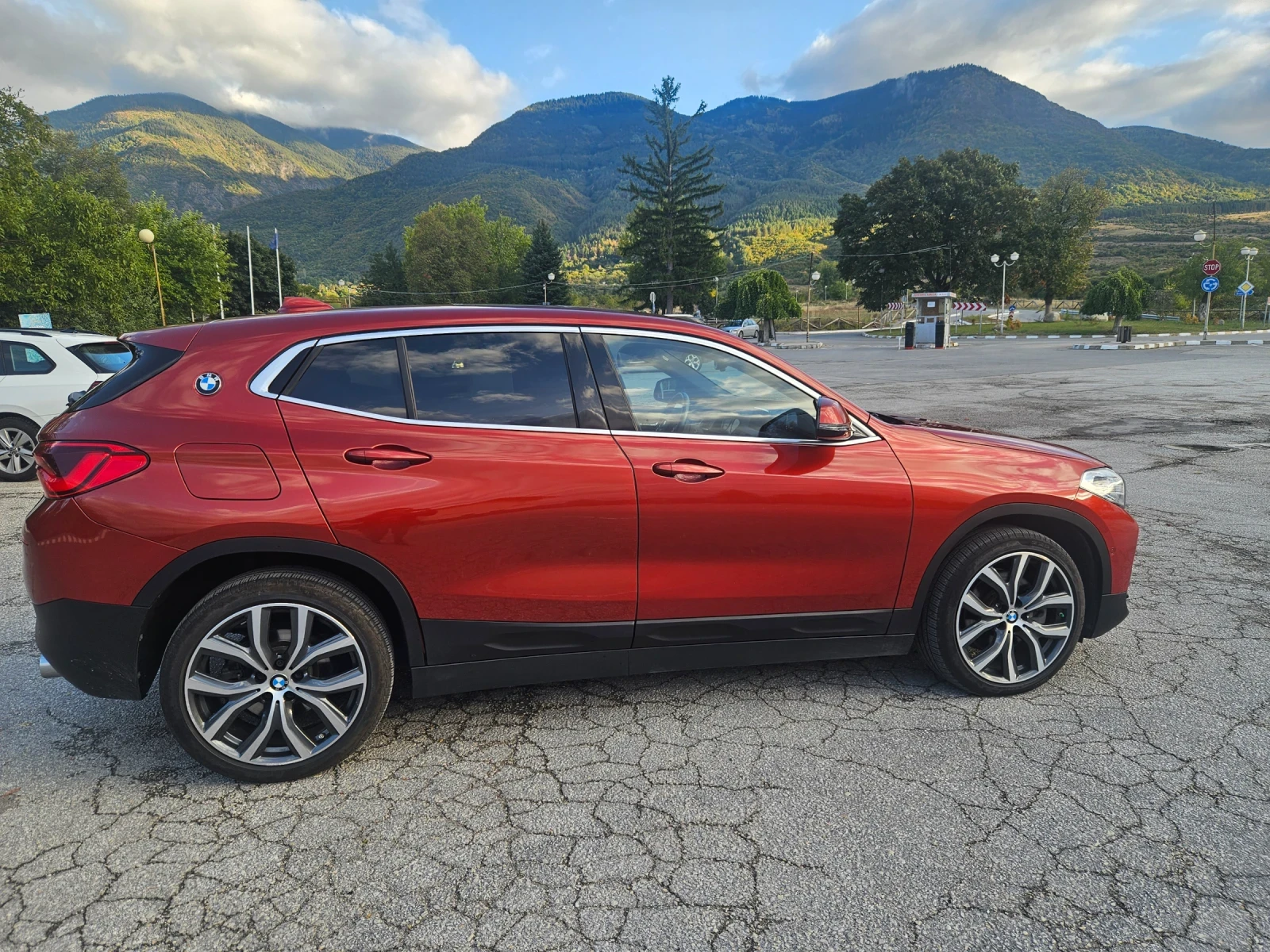 BMW X2 X DRIVE, 2.8I, HEAD UP DISPLAY - изображение 6 | Auto.bg BMW X2 X DRIVE, 2.8I, HEAD UP DISPLAY - изображение 6