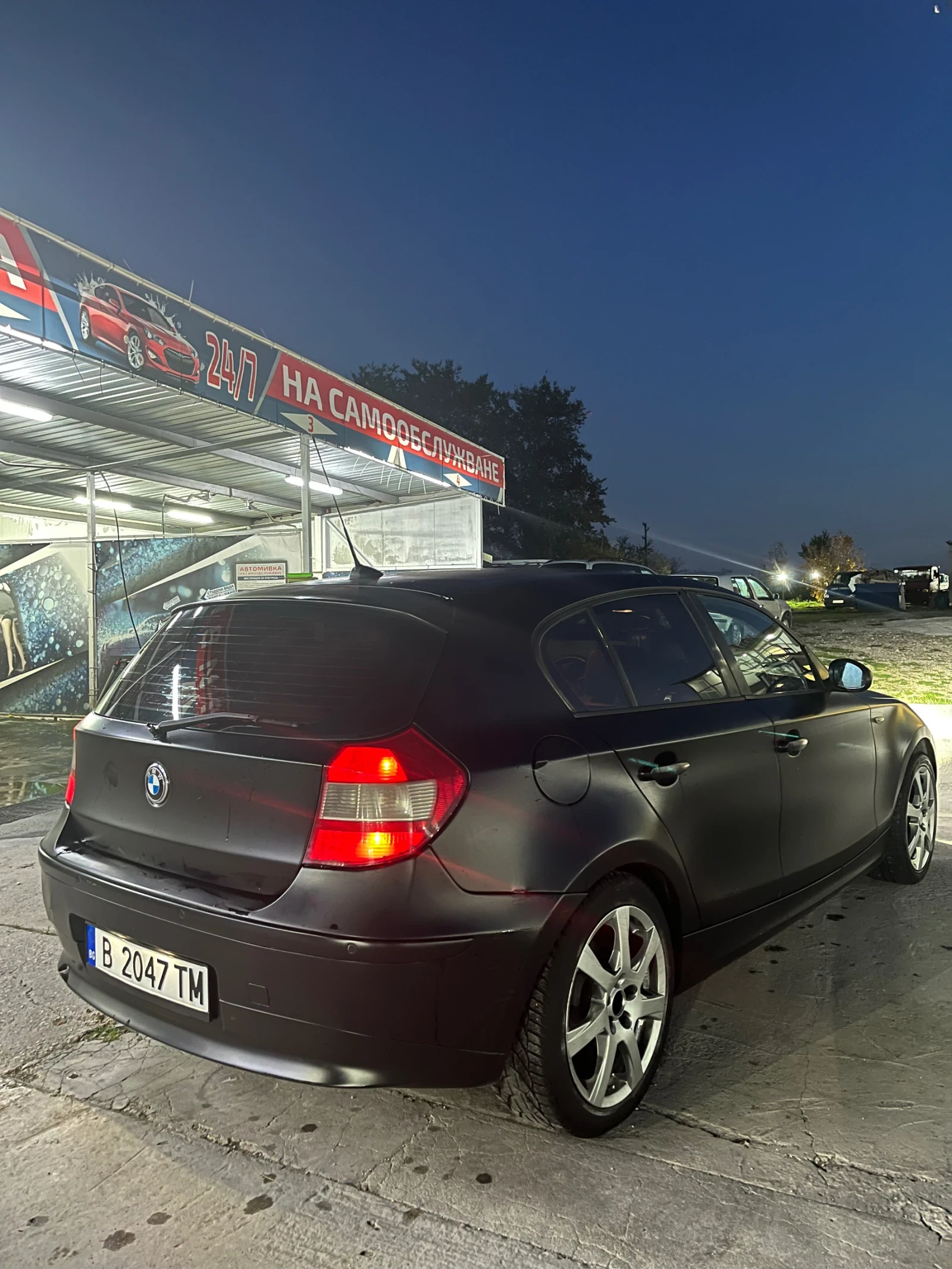 BMW 118 Черен мат боя, лед фарове - изображение 2 | Auto.bg BMW 118 Черен мат боя, лед фарове - изображение 2