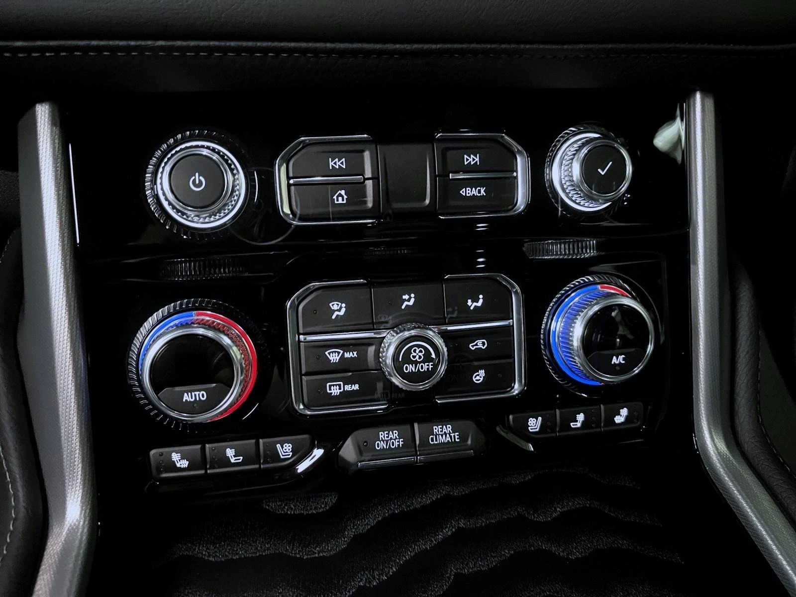 Gmc Yukon 6.2 V8 DENALI/BOSE/HEAD UP/PANO/TV/360/7-МЕСТЕН/ - изображение 10 | Auto.bg Gmc Yukon 6.2 V8 DENALI/BOSE/HEAD UP/PANO/TV/360/7-МЕСТЕН/ - изображение 10