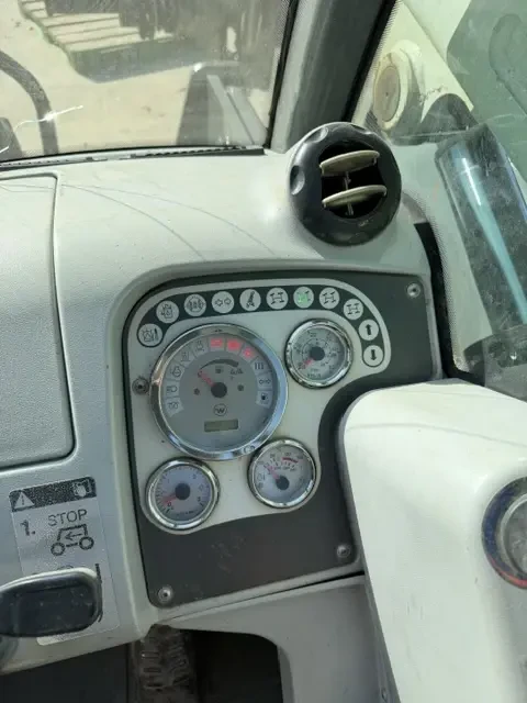 Телескопичен товарач Claas Scorpion 7040 - изображение 9 | Auto.bg Телескопичен товарач Claas Scorpion 7040 - изображение 9