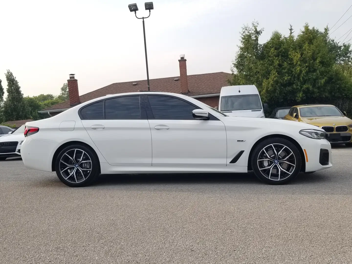 BMW 530E M-SPORT* HARMAN/KARDON* HEAD-UP*  - изображение 4 | Auto.bg BMW 530E M-SPORT* HARMAN/KARDON* HEAD-UP*  - изображение 4