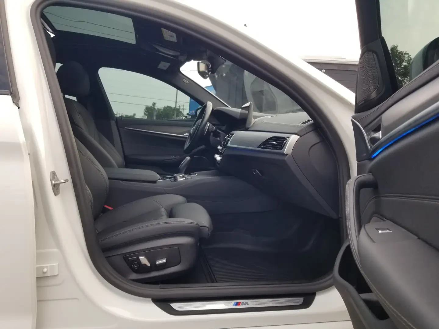 BMW 530E M-SPORT* HARMAN/KARDON* HEAD-UP*  - изображение 8 | Auto.bg BMW 530E M-SPORT* HARMAN/KARDON* HEAD-UP*  - изображение 8