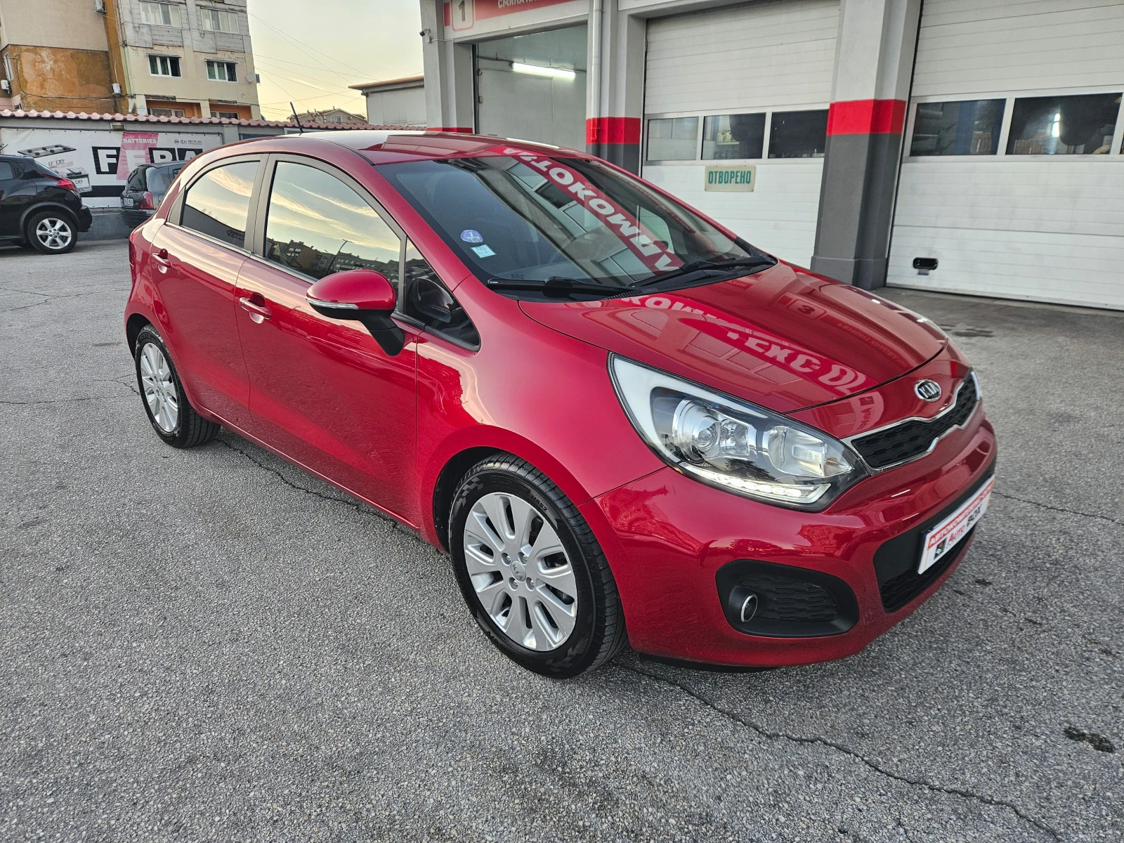 Kia Rio 1.4i-Automatic/Navi/Камера/Xenon - изображение 7 | Auto.bg Kia Rio 1.4i-Automatic/Navi/Камера/Xenon - изображение 7