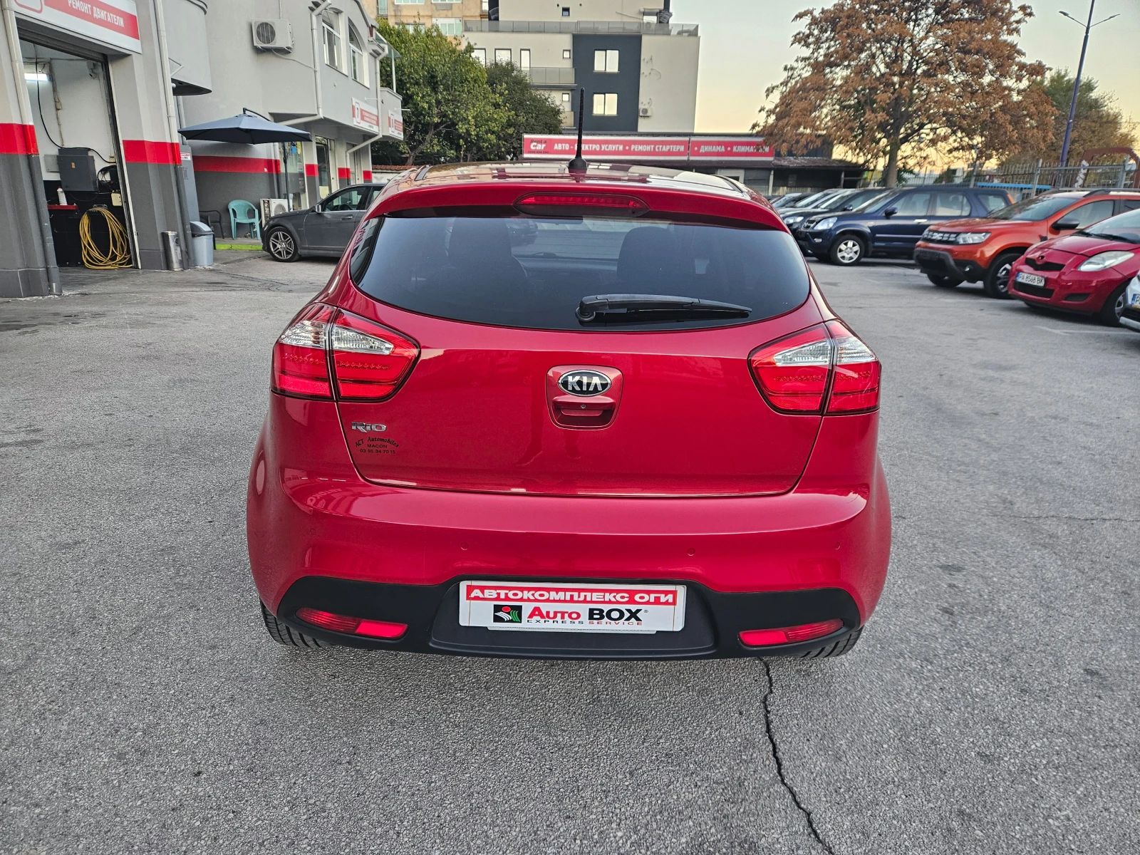 Kia Rio 1.4i-Automatic/Navi/Камера/Xenon - изображение 4 | Auto.bg Kia Rio 1.4i-Automatic/Navi/Камера/Xenon - изображение 4