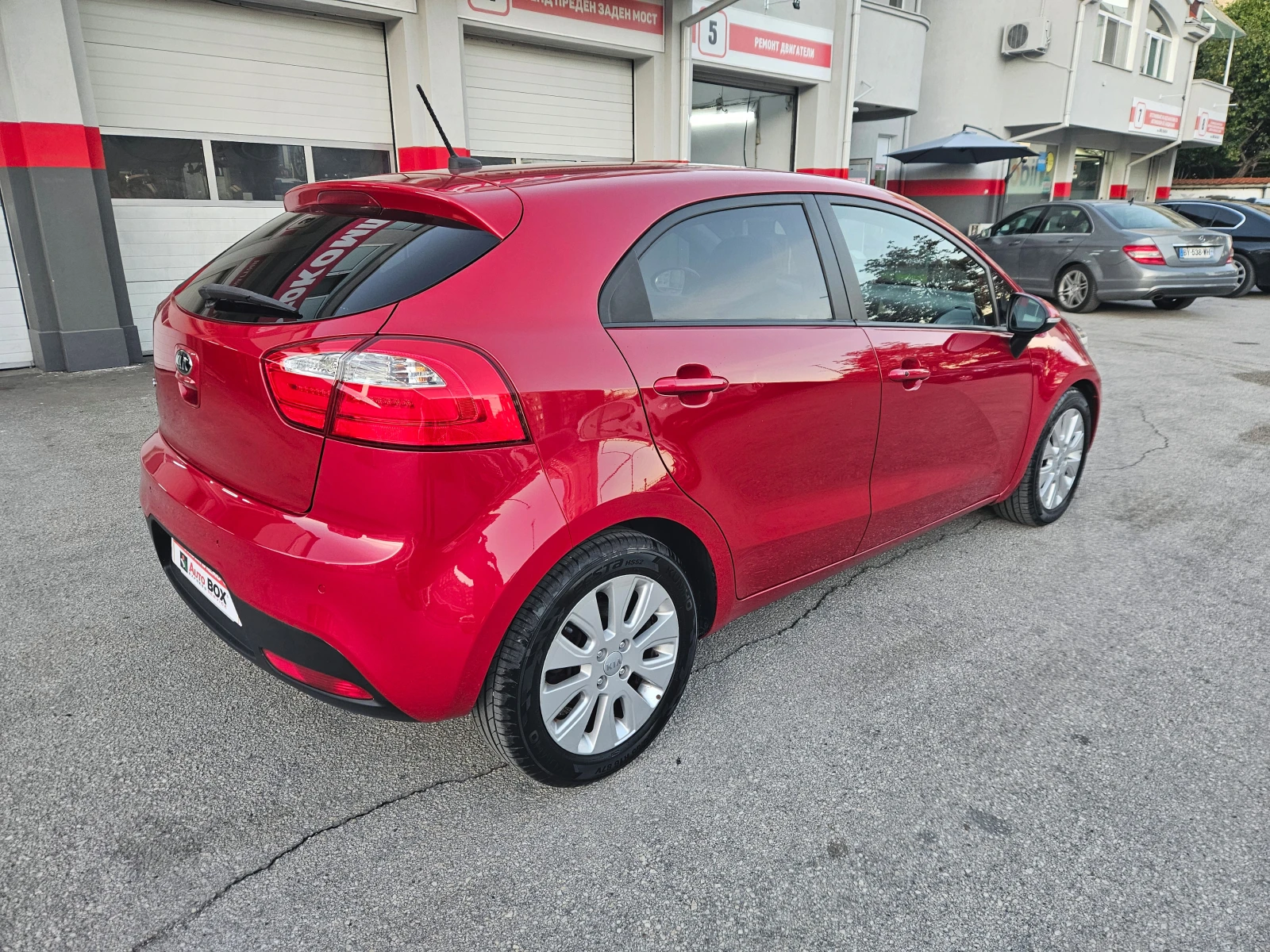Kia Rio 1.4i-Automatic/Navi/Камера/Xenon - изображение 5 | Auto.bg Kia Rio 1.4i-Automatic/Navi/Камера/Xenon - изображение 5