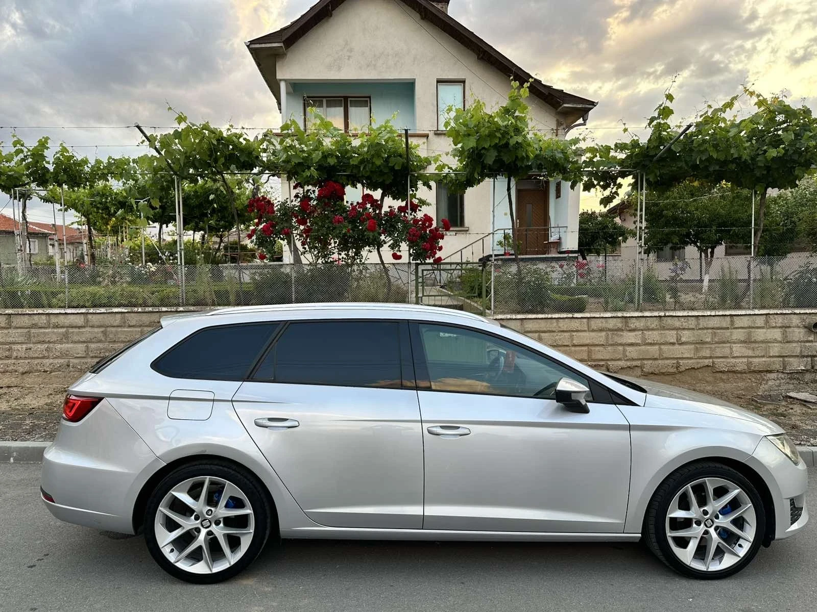 Seat Leon 3xFR-Line Assisted-Front Assisted-Matrix-Distronic - изображение 8 | Auto.bg Seat Leon 3xFR-Line Assisted-Front Assisted-Matrix-Distronic - изображение 8