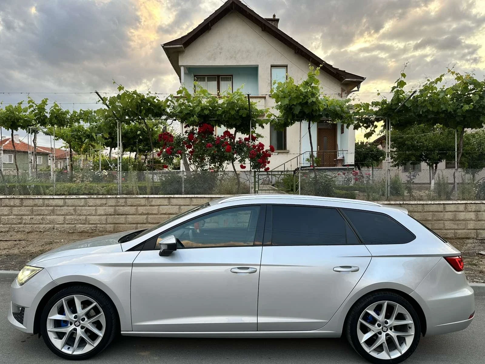 Seat Leon 3xFR-Line Assisted-Front Assisted-Matrix-Distronic - изображение 7 | Auto.bg Seat Leon 3xFR-Line Assisted-Front Assisted-Matrix-Distronic - изображение 7