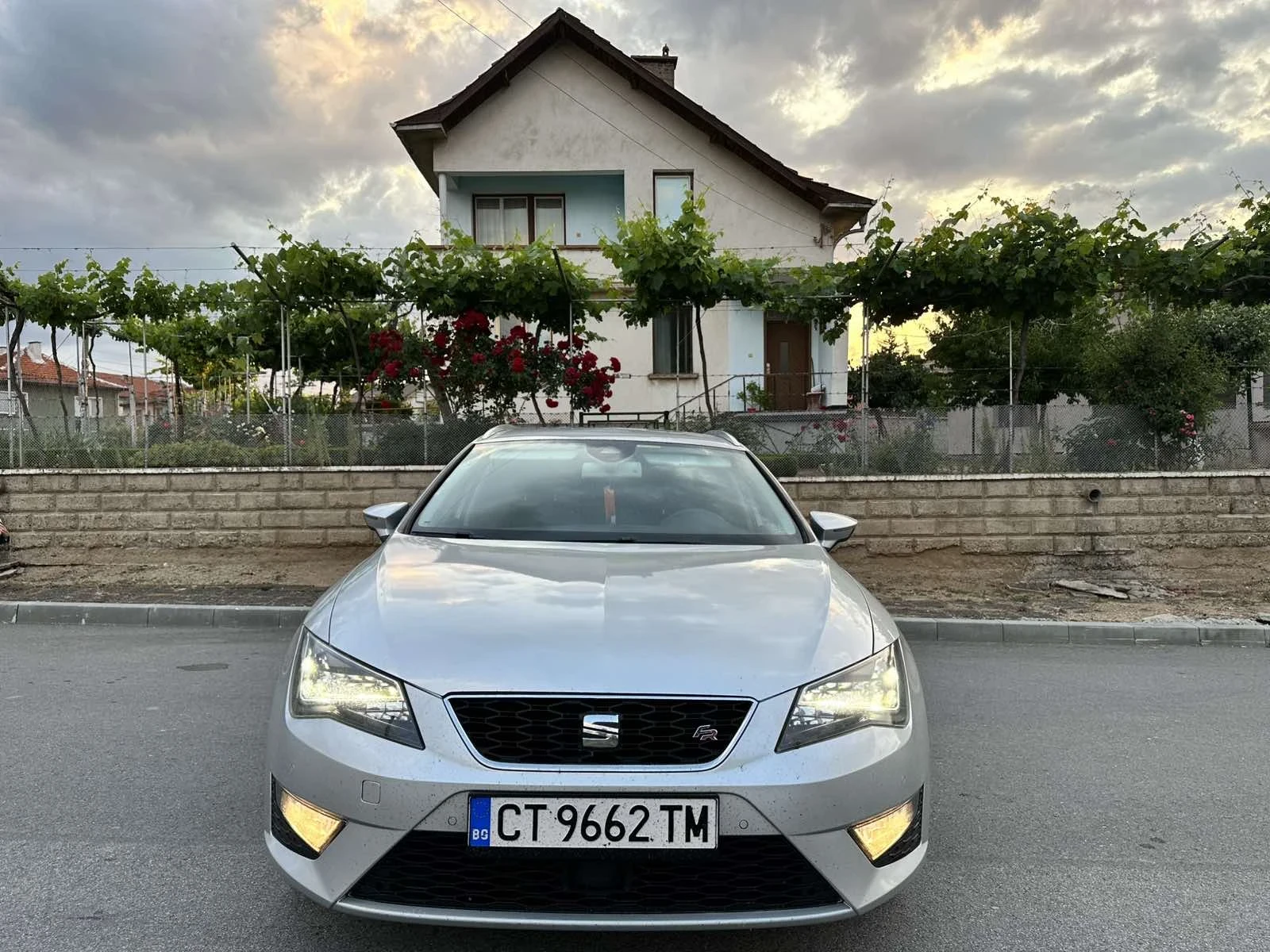 Seat Leon 3xFR-Line Assisted-Front Assisted-Matrix-Distronic - изображение 2 | Auto.bg Seat Leon 3xFR-Line Assisted-Front Assisted-Matrix-Distronic - изображение 2