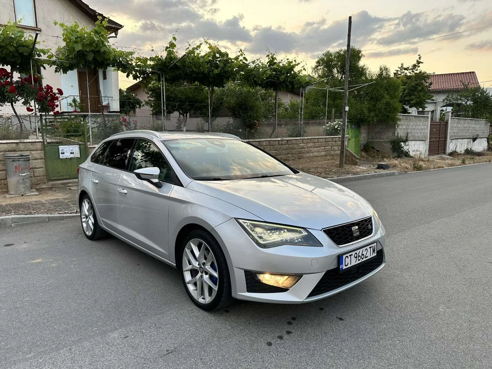 Seat Leon 3xFR-Line Assisted-Front Assisted-Matrix-Distronic - изображение 3 | Auto.bg Seat Leon 3xFR-Line Assisted-Front Assisted-Matrix-Distronic - изображение 3