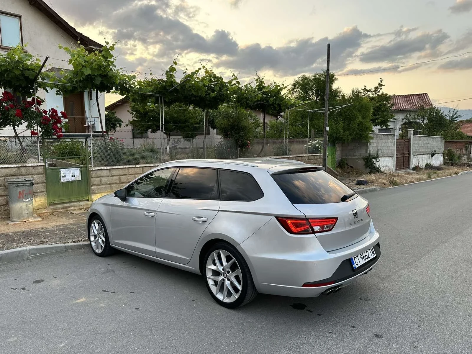 Seat Leon 3xFR-Line Assisted-Front Assisted-Matrix-Distronic - изображение 4 | Auto.bg Seat Leon 3xFR-Line Assisted-Front Assisted-Matrix-Distronic - изображение 4