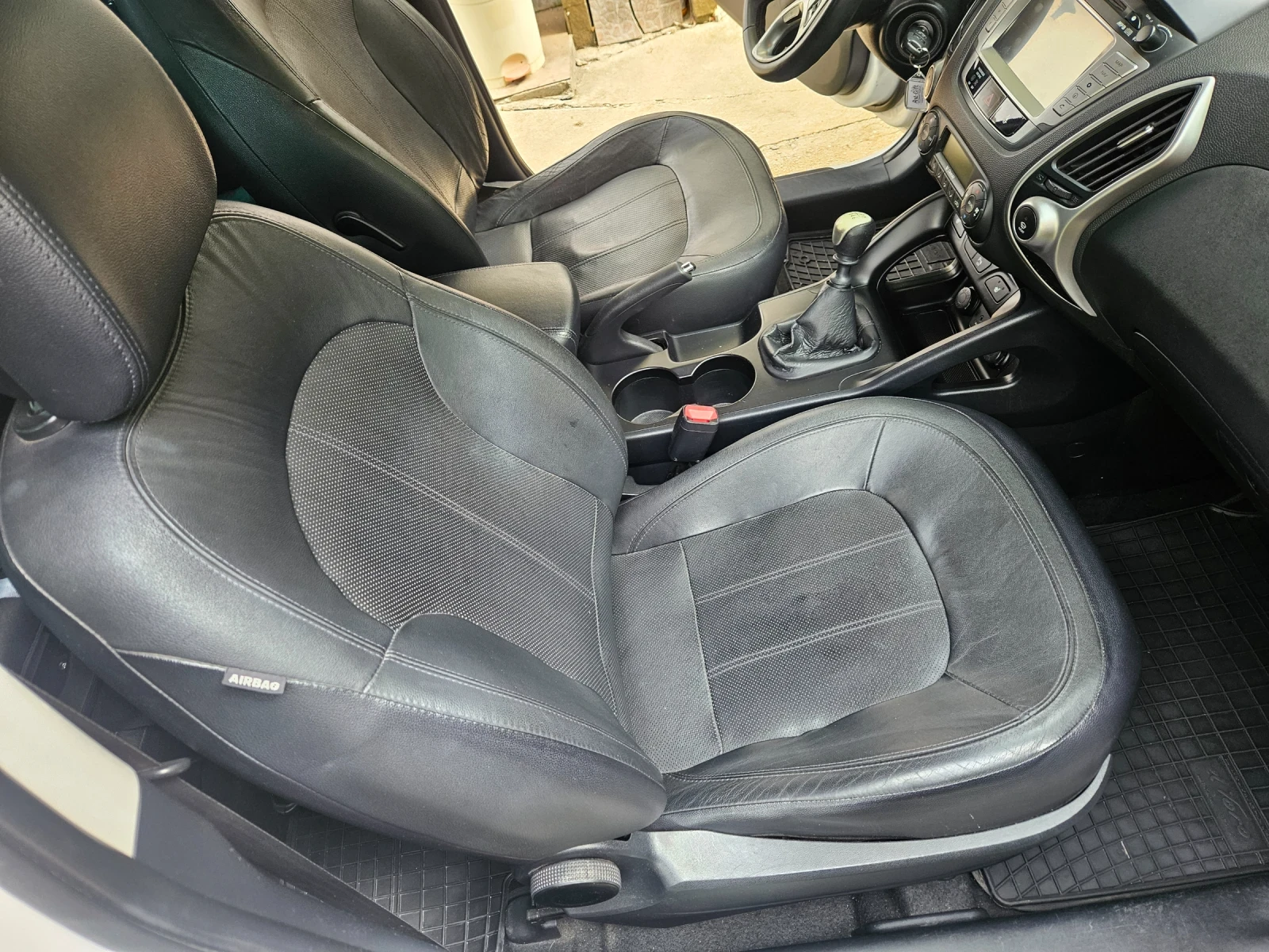 Hyundai IX35 2.0 CRDi 4x4 Навигация - изображение 8 | Auto.bg Hyundai IX35 2.0 CRDi 4x4 Навигация - изображение 8