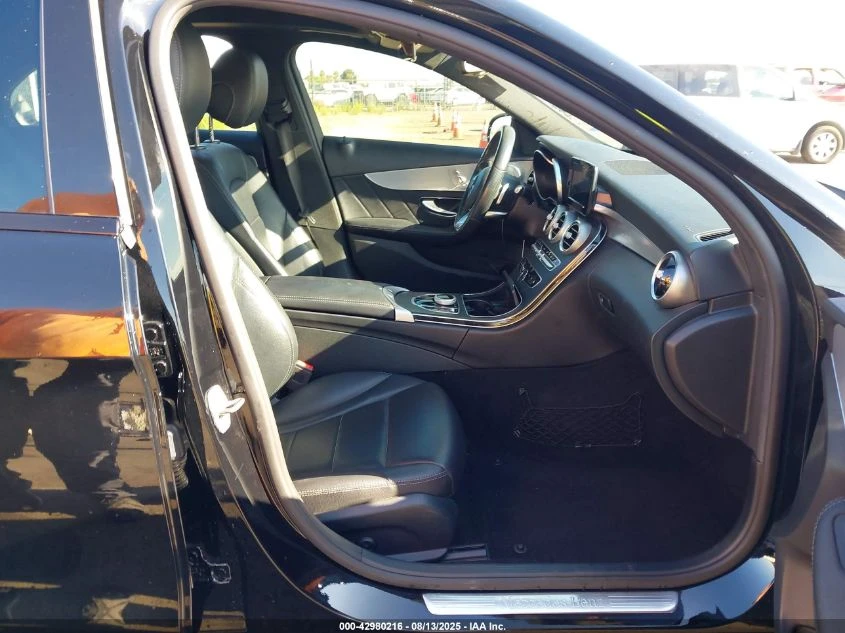 Mercedes-Benz C 300 * АВТО КРЕДИТ* ЦЕНА ДО БГ * Сервизна история *  - изображение 10 | Auto.bg Mercedes-Benz C 300 * АВТО КРЕДИТ* ЦЕНА ДО БГ * Сервизна история *  - изображение 10