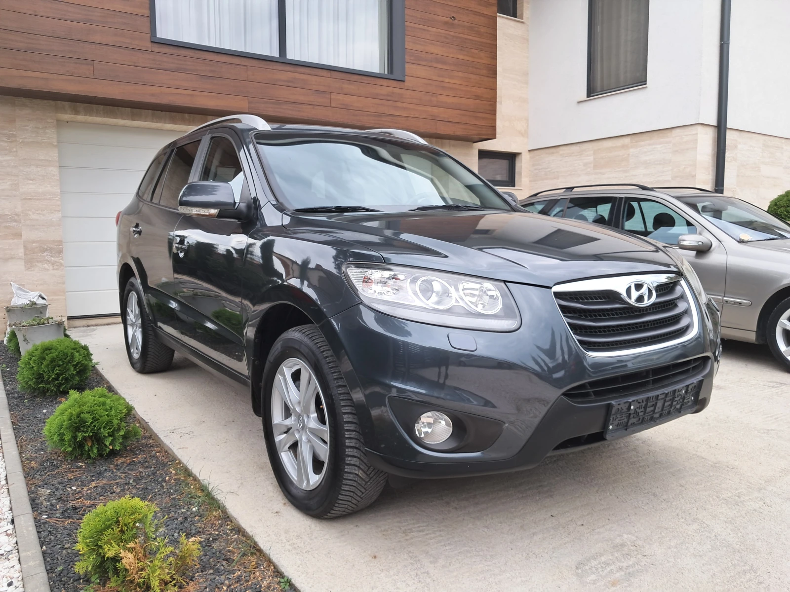Hyundai Santa fe 131000км.FULL-КАТО НОВ - изображение 2 | Auto.bg Hyundai Santa fe 131000км.FULL-КАТО НОВ - изображение 2