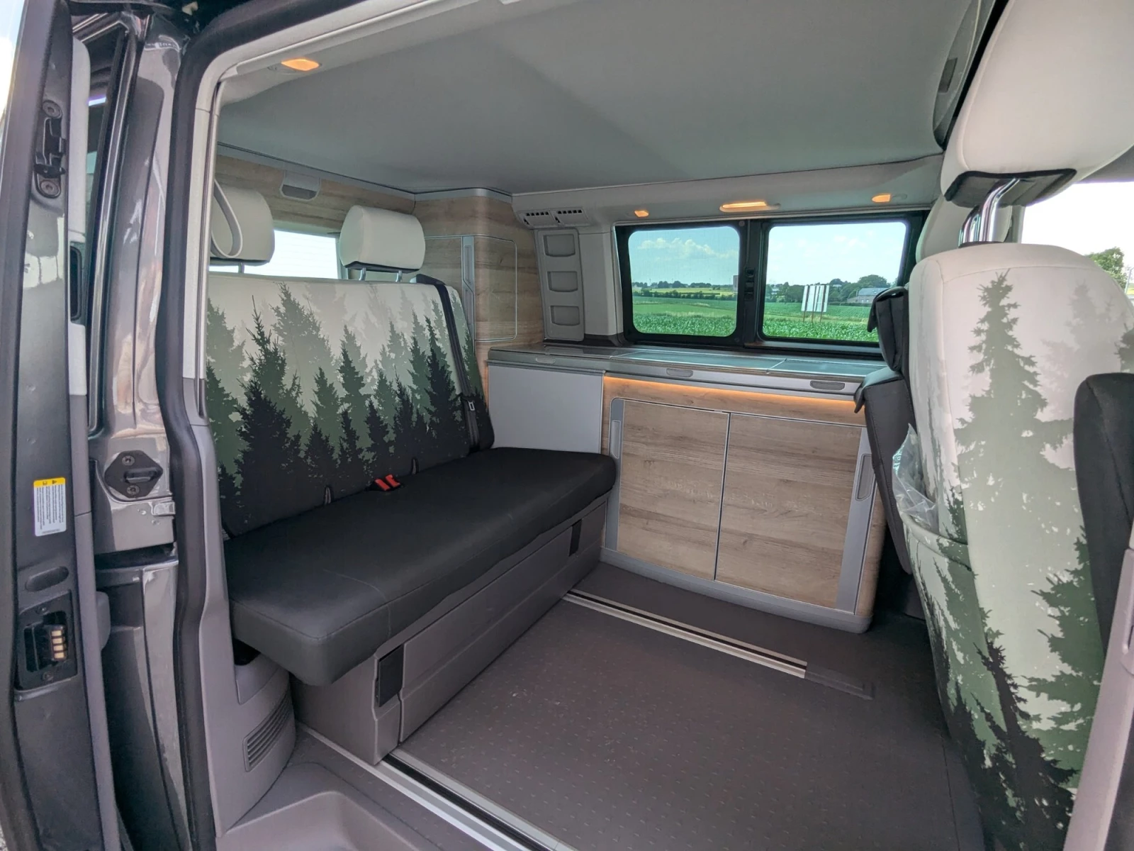 VW California 2.0TDI/204H.P.* 4MOTION* 40 000KM*  - изображение 6 | Auto.bg VW California 2.0TDI/204H.P.* 4MOTION* 40 000KM*  - изображение 6
