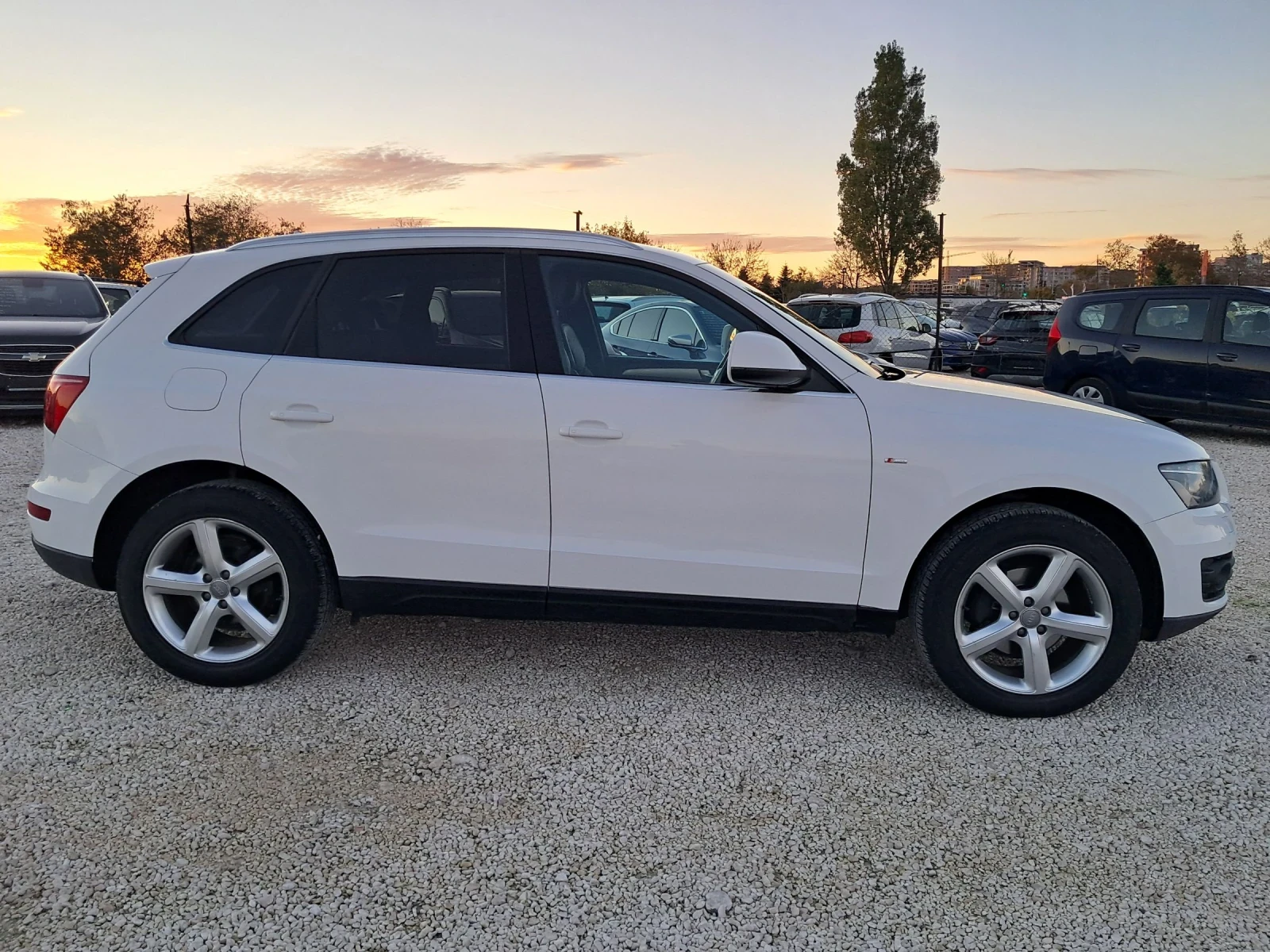 Audi Q5 2.0TDI 177к.с, S LINE, АВТОМАТИК, QUATTRO , КАТО Н - изображение 4 | Auto.bg Audi Q5 2.0TDI 177к.с, S LINE, АВТОМАТИК, QUATTRO , КАТО Н - изображение 4