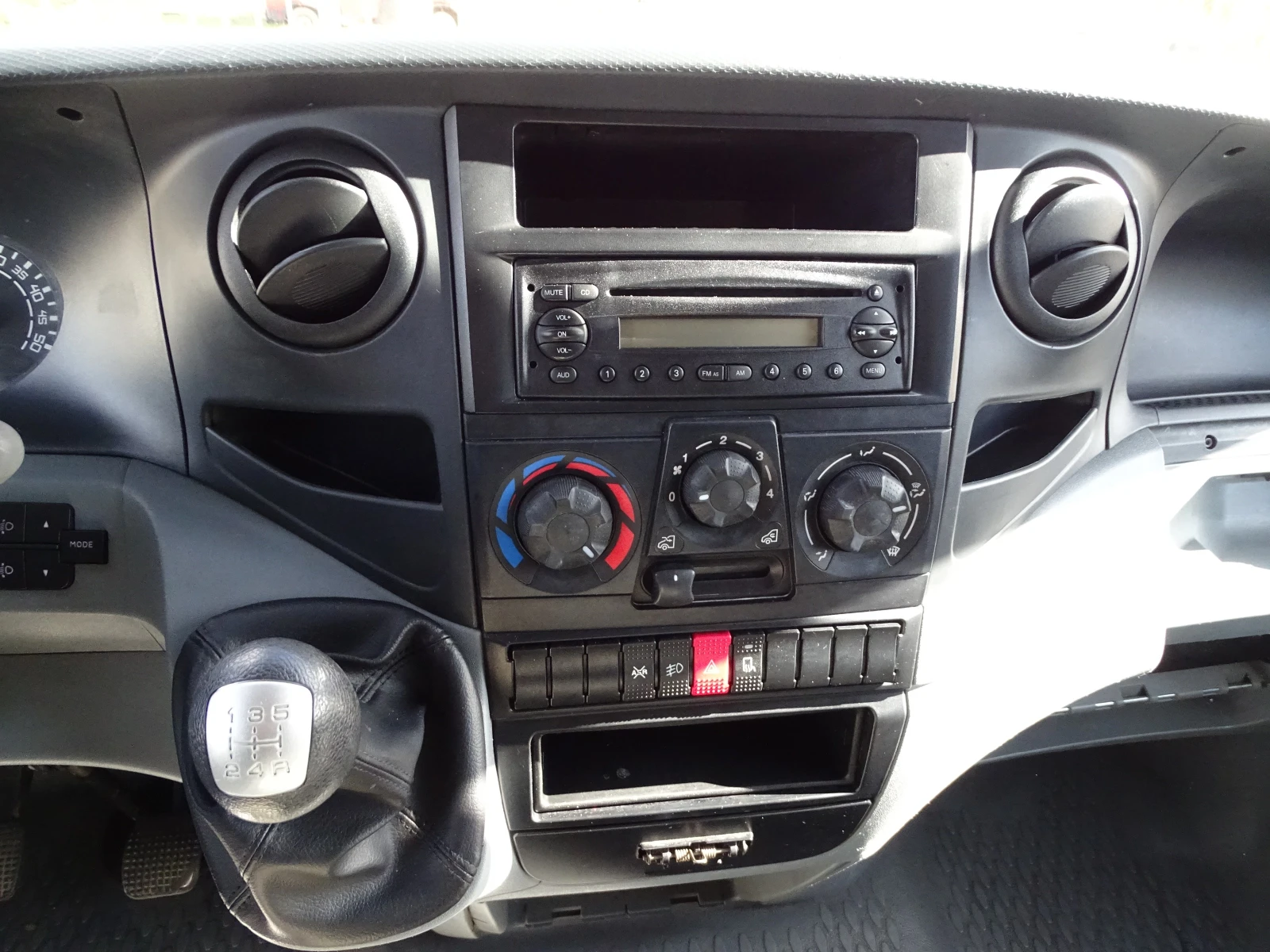 Iveco Daily 35C12  КАТ. * Б*  - изображение 10 | Auto.bg Iveco Daily 35C12  КАТ. * Б*  - изображение 10