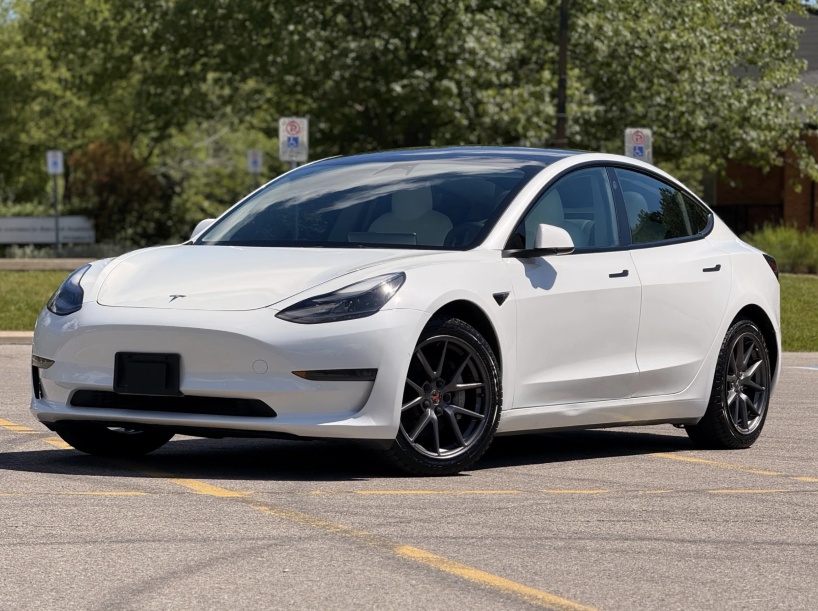 Tesla Model 3 DUAL MOTOR / LONG RANGE / AWD / | Auto.bg — изображение 1 Tesla Model 3 DUAL MOTOR / LONG RANGE / AWD / | Auto.bg — изображение 1