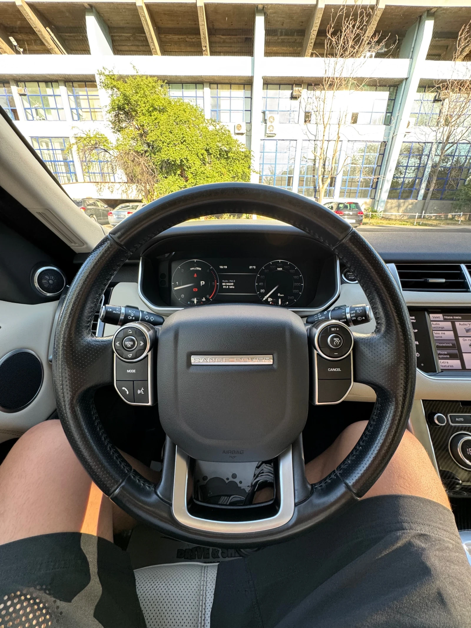 Land Rover Range Rover Sport Autobiography 3.0 SDV6   292 к.с. | ШВЕЙЦАРИЯ - изображение 9 | Auto.bg Land Rover Range Rover Sport Autobiography 3.0 SDV6   292 к.с. | ШВЕЙЦАРИЯ - изображение 9