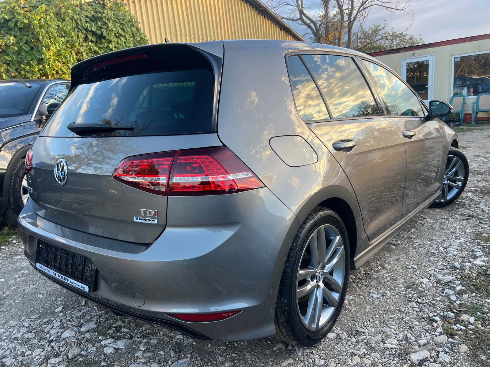 VW Golf R LINE DISTR. CAMERA KEY LESS - изображение 2 | Auto.bg VW Golf R LINE DISTR. CAMERA KEY LESS - изображение 2