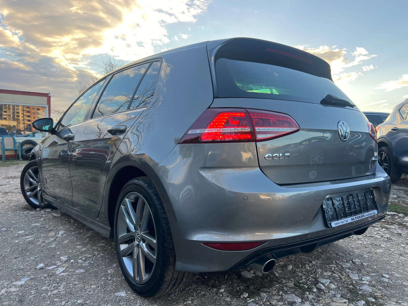 VW Golf R LINE DISTR. CAMERA KEY LESS - изображение 4 | Auto.bg VW Golf R LINE DISTR. CAMERA KEY LESS - изображение 4