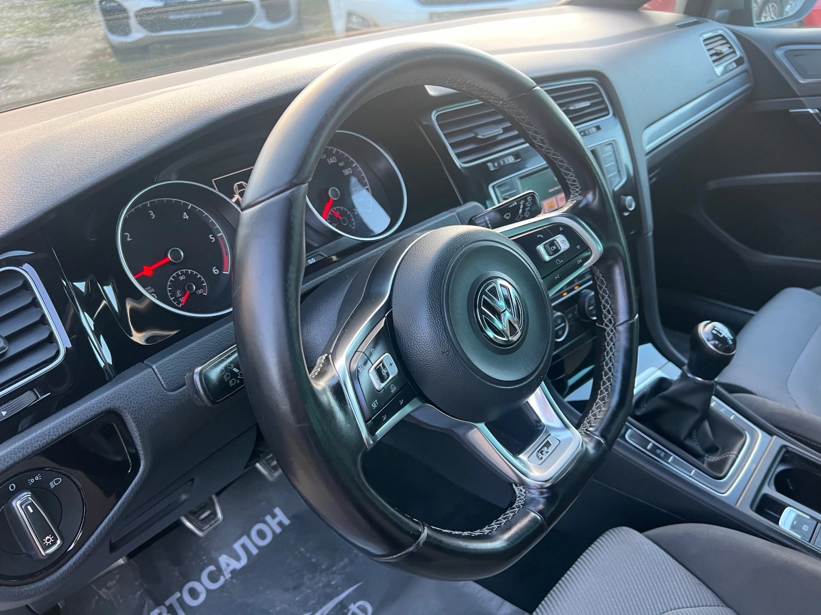 VW Golf R LINE DISTR. CAMERA KEY LESS - изображение 9 | Auto.bg VW Golf R LINE DISTR. CAMERA KEY LESS - изображение 9