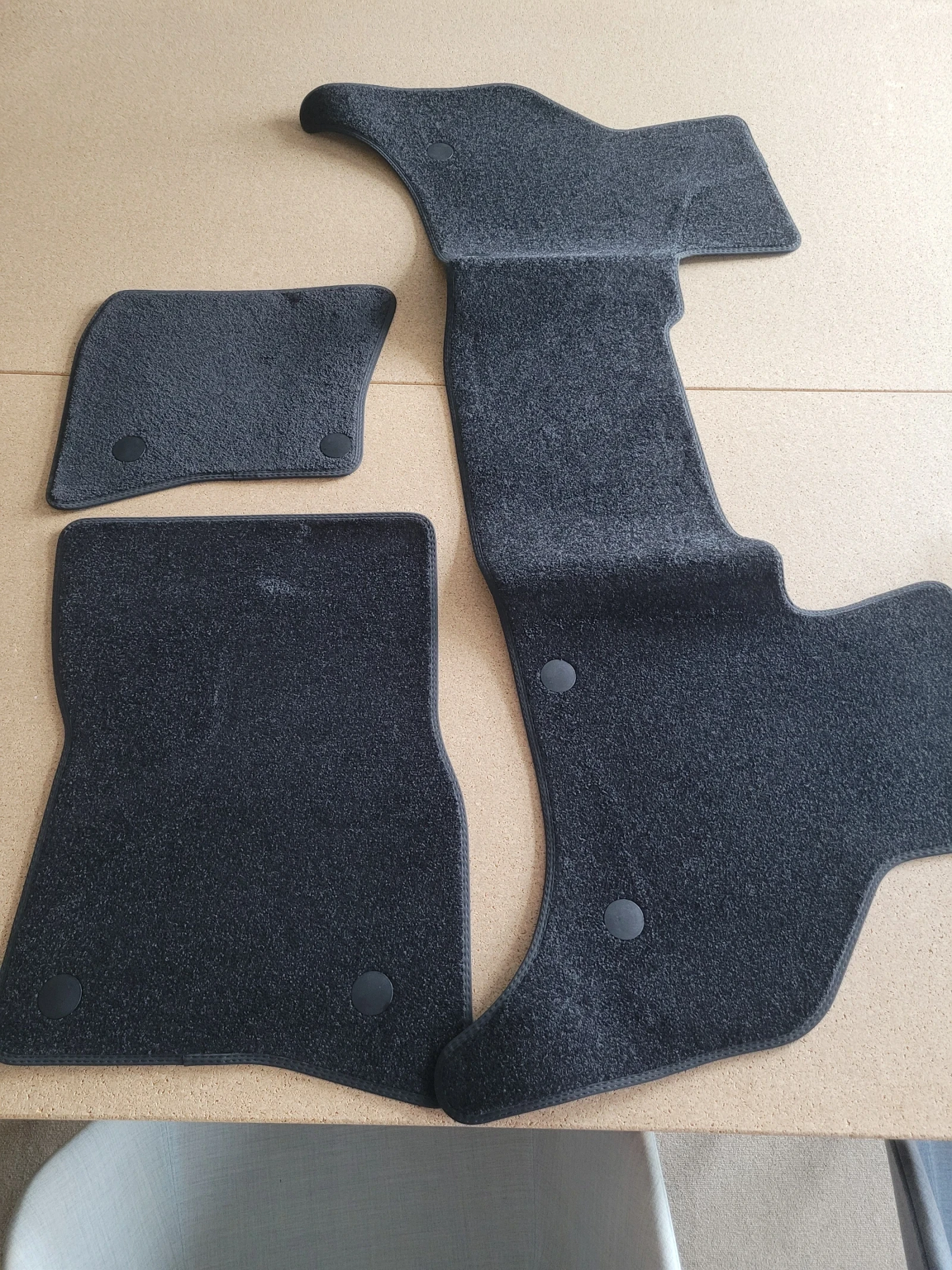 Land Rover Defender Стелки Defender 2024г.Чисто НОВИ Мокетени Оригинал - изображение 6 | Auto.bg Land Rover Defender Стелки Defender 2024г.Чисто НОВИ Мокетени Оригинал - изображение 6