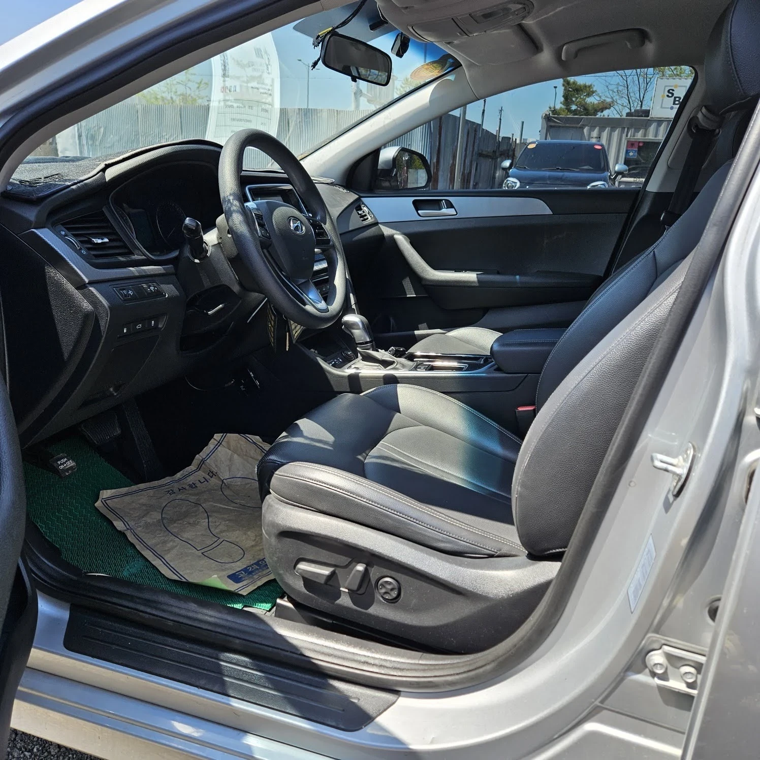 Hyundai Sonata 2.0 LPI ТОП! Подарък зимни гуми! Налична! Екстри! - изображение 7 | Auto.bg Hyundai Sonata 2.0 LPI ТОП! Подарък зимни гуми! Налична! Екстри! - изображение 7