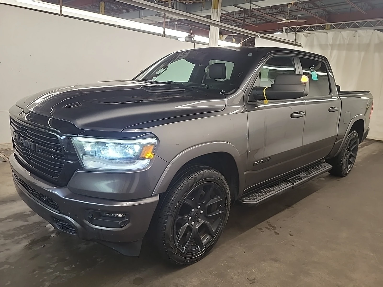 Dodge RAM 1500 5, 7 LARAMIE CREW CAB SHORT BED | Auto.bg — изображение 1 Dodge RAM 1500 5, 7 LARAMIE CREW CAB SHORT BED | Auto.bg — изображение 1