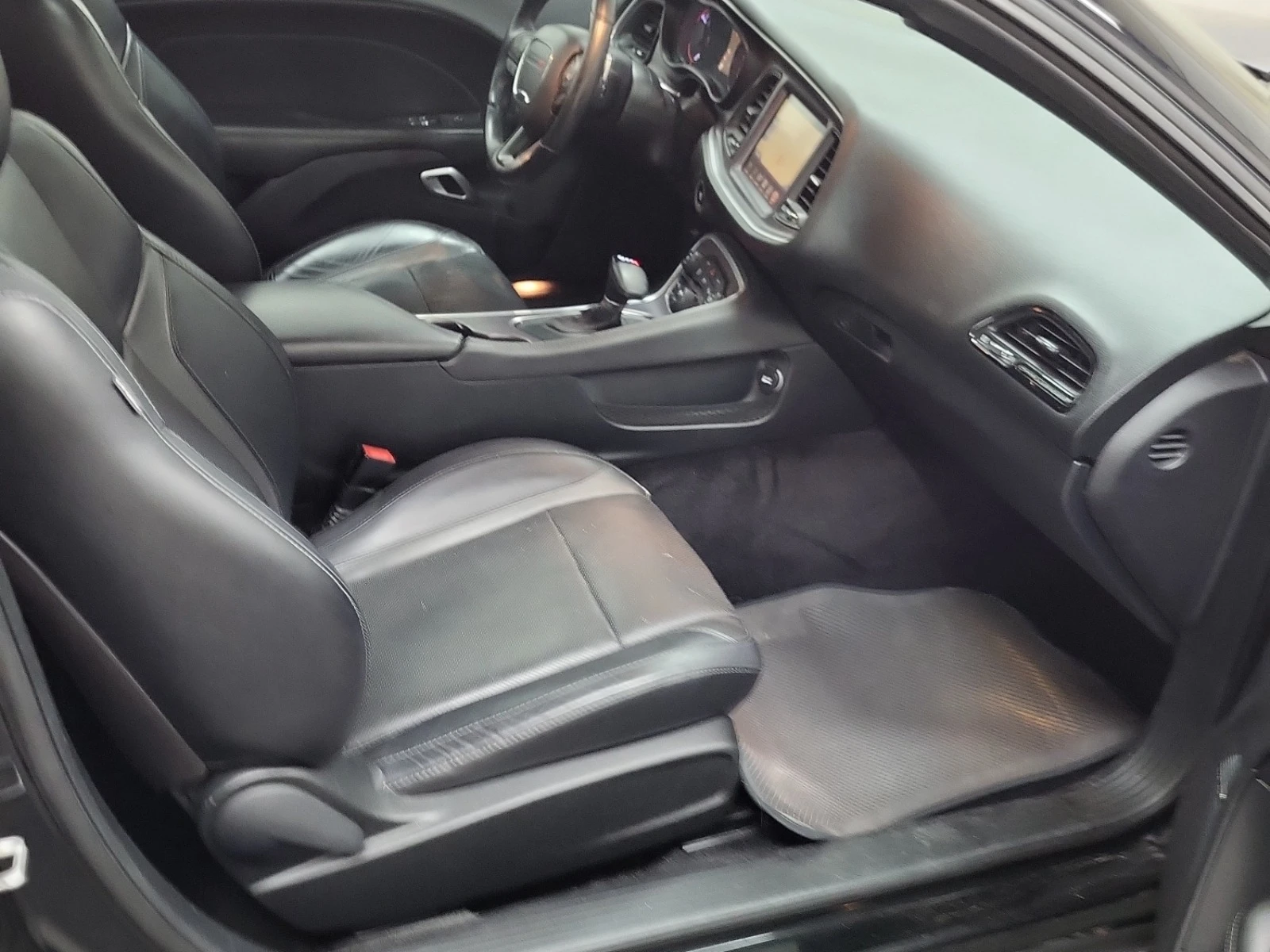 Dodge Challenger RT * * 5.7 * * 8ZF * * CARFAX * * АВТО КРЕДИТ * *  - изображение 8 | Auto.bg Dodge Challenger RT * * 5.7 * * 8ZF * * CARFAX * * АВТО КРЕДИТ * *  - изображение 8