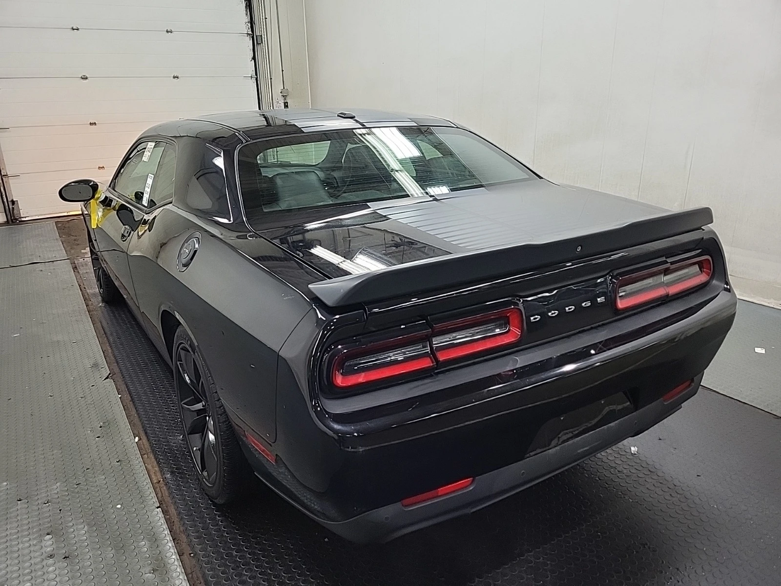 Dodge Challenger RT * * 5.7 * * 8ZF * * CARFAX * * АВТО КРЕДИТ * *  - изображение 3 | Auto.bg Dodge Challenger RT * * 5.7 * * 8ZF * * CARFAX * * АВТО КРЕДИТ * *  - изображение 3