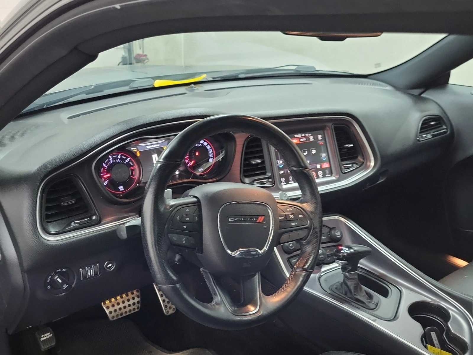 Dodge Challenger RT * * 5.7 * * 8ZF * * CARFAX * * АВТО КРЕДИТ * *  - изображение 6 | Auto.bg Dodge Challenger RT * * 5.7 * * 8ZF * * CARFAX * * АВТО КРЕДИТ * *  - изображение 6