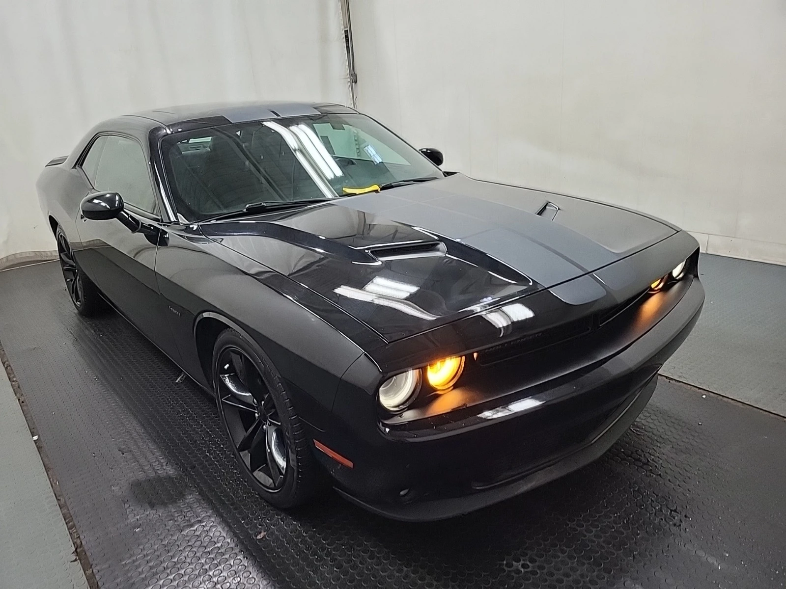 Dodge Challenger RT * * 5.7 * * 8ZF * * CARFAX * * АВТО КРЕДИТ * *  - изображение 2 | Auto.bg Dodge Challenger RT * * 5.7 * * 8ZF * * CARFAX * * АВТО КРЕДИТ * *  - изображение 2