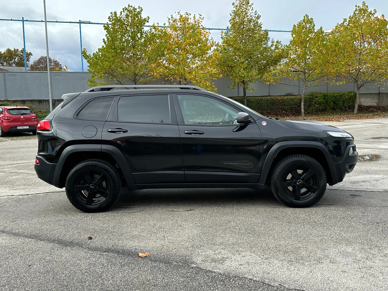 Jeep Cherokee ГАРАНЦИЯ/3.2i 272 к.с. 4x4 - изображение 5 | Auto.bg Jeep Cherokee ГАРАНЦИЯ/3.2i 272 к.с. 4x4 - изображение 5