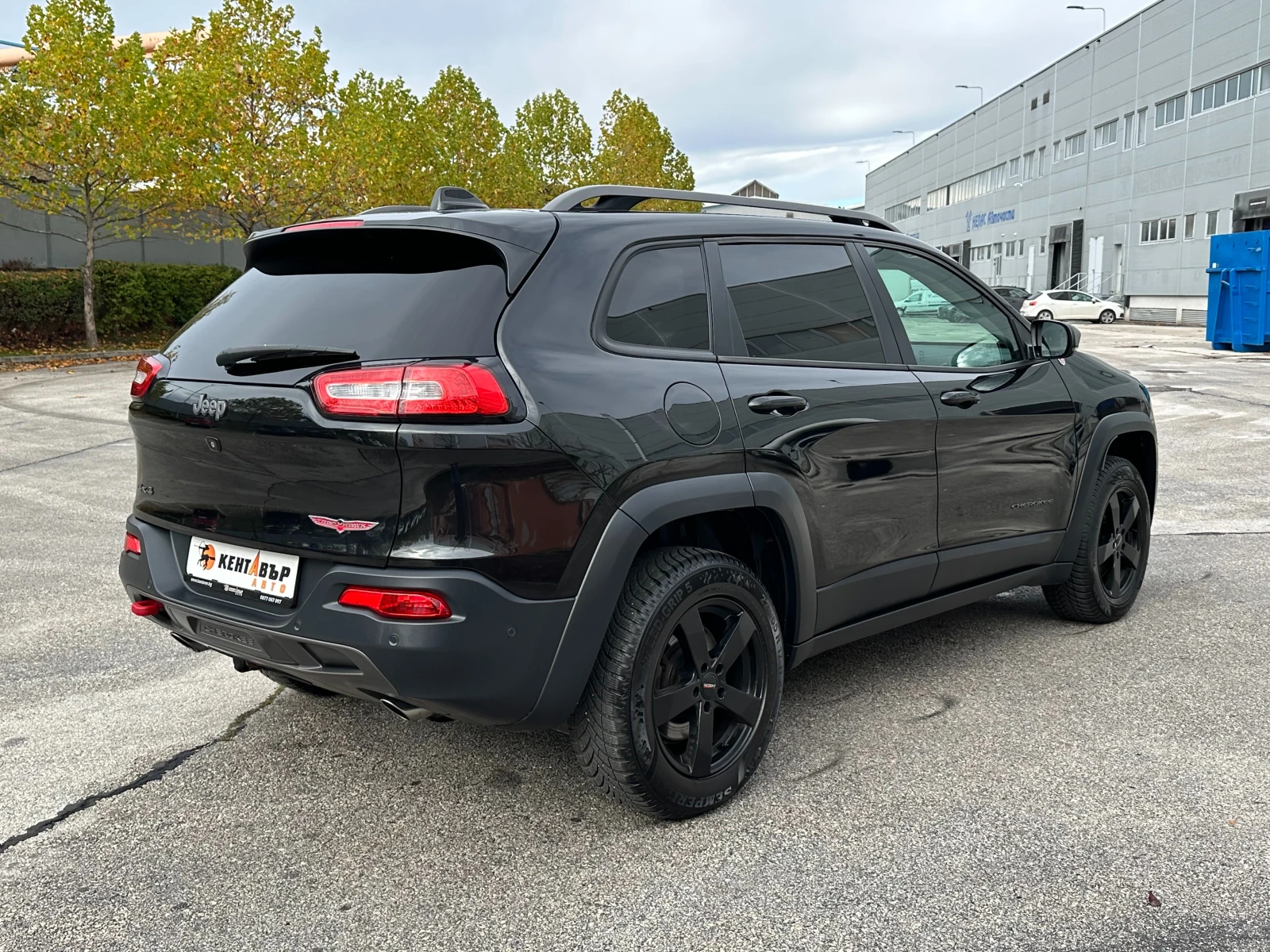 Jeep Cherokee ГАРАНЦИЯ/3.2i 272 к.с. 4x4 - изображение 4 | Auto.bg Jeep Cherokee ГАРАНЦИЯ/3.2i 272 к.с. 4x4 - изображение 4
